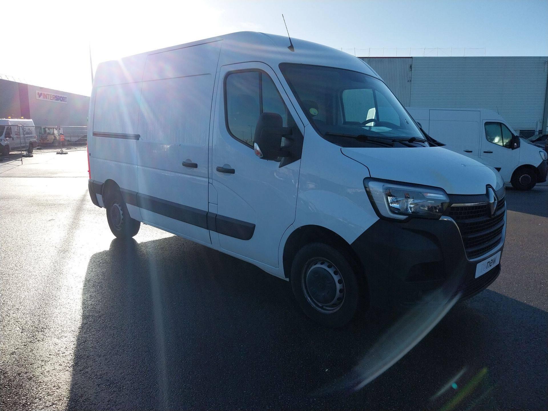 Vente en ligne Renault Master Fourgon MASTER FGN TRAC F3500 L2H2 BLUE DCI 135 au prix de 24 690 €