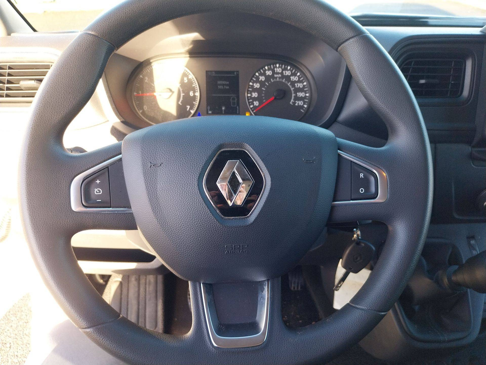 Vente en ligne Renault Master Fourgon MASTER FGN TRAC F3500 L2H2 BLUE DCI 135 au prix de 24 690 €