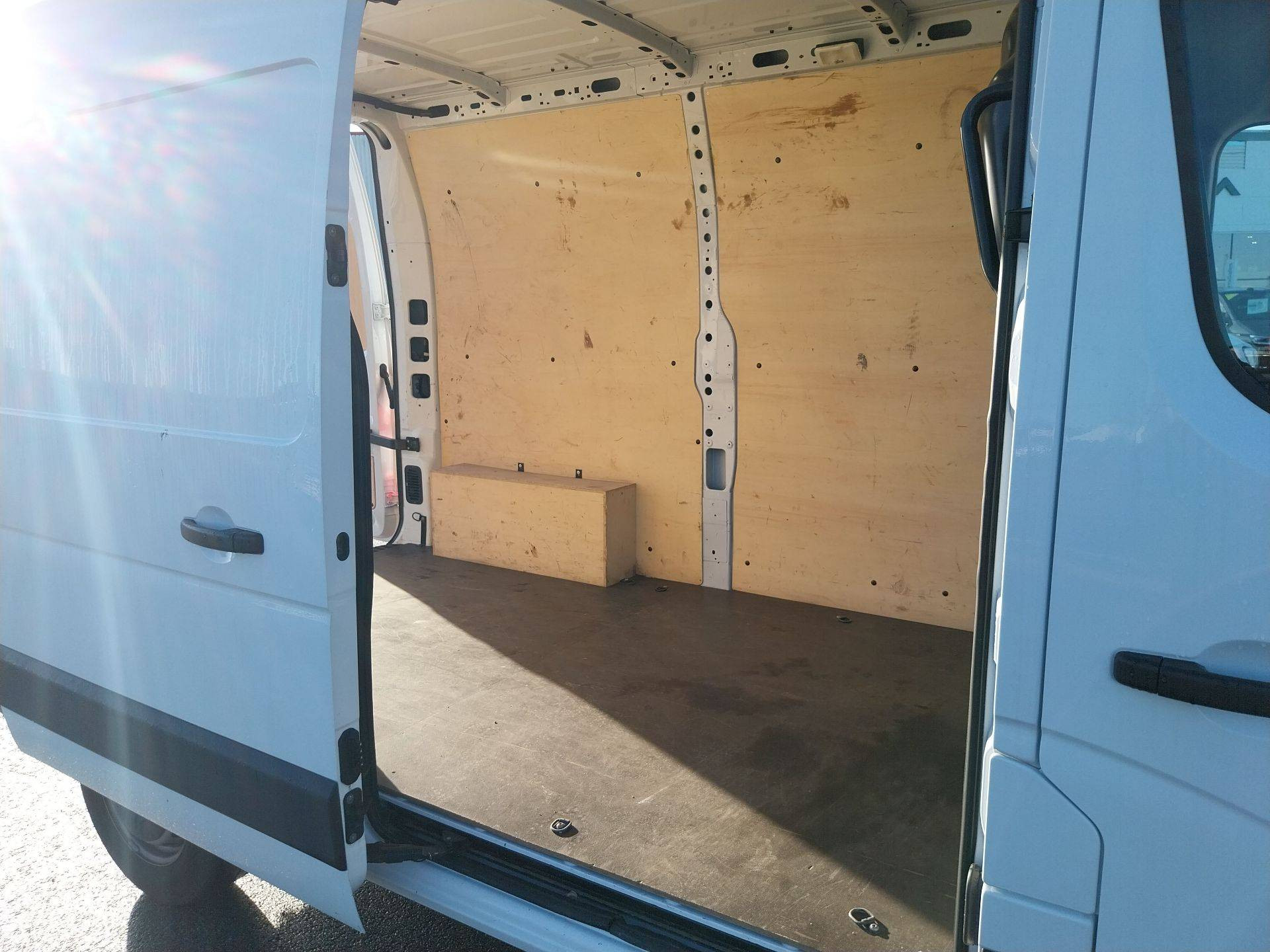 Vente en ligne Renault Master Fourgon MASTER FGN TRAC F3500 L2H2 BLUE DCI 135 au prix de 24 690 €