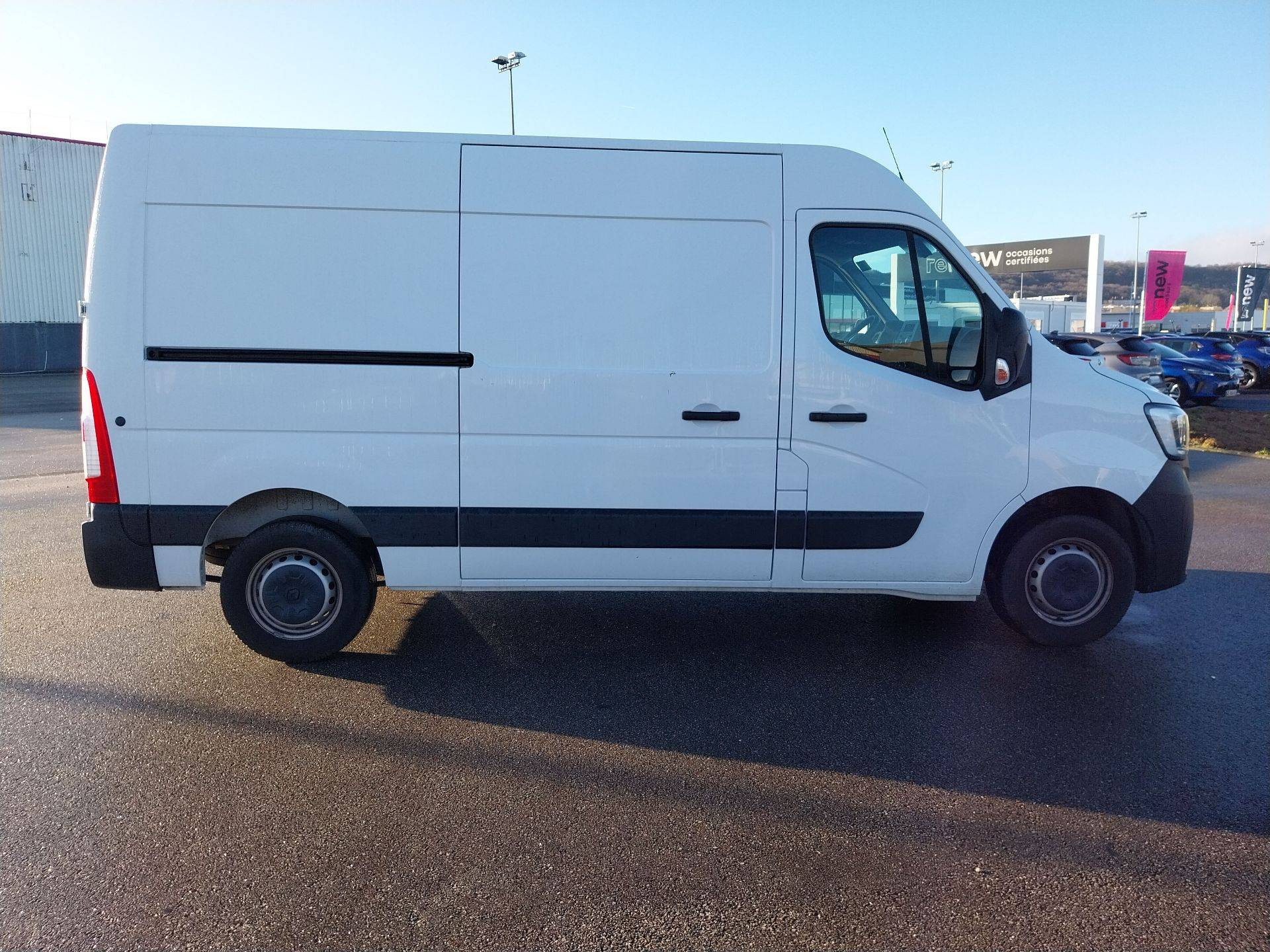 Vente en ligne Renault Master Fourgon MASTER FGN TRAC F3500 L2H2 BLUE DCI 135 au prix de 24 690 €