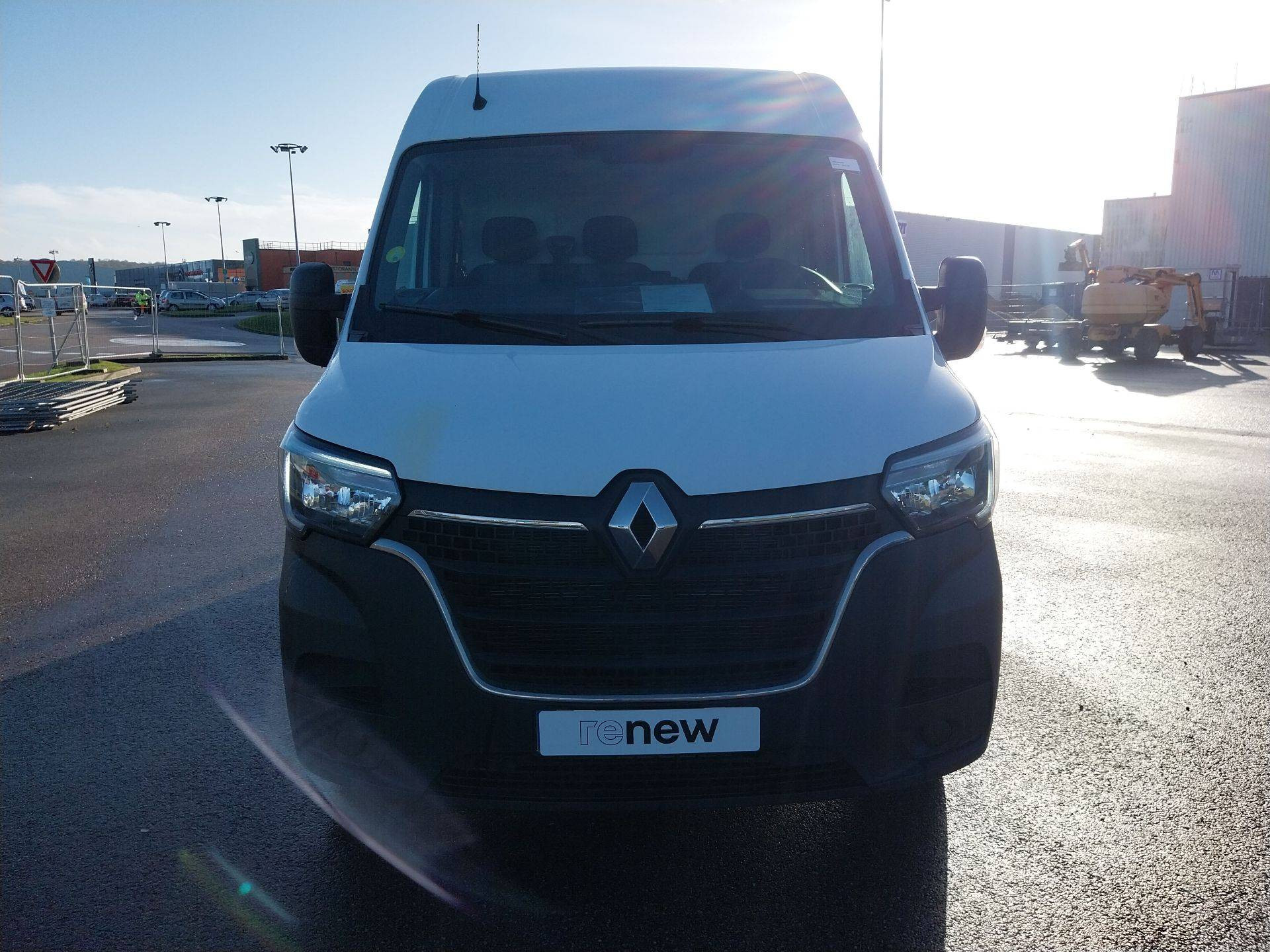 Vente en ligne Renault Master Fourgon MASTER FGN TRAC F3500 L2H2 BLUE DCI 135 au prix de 24 690 €