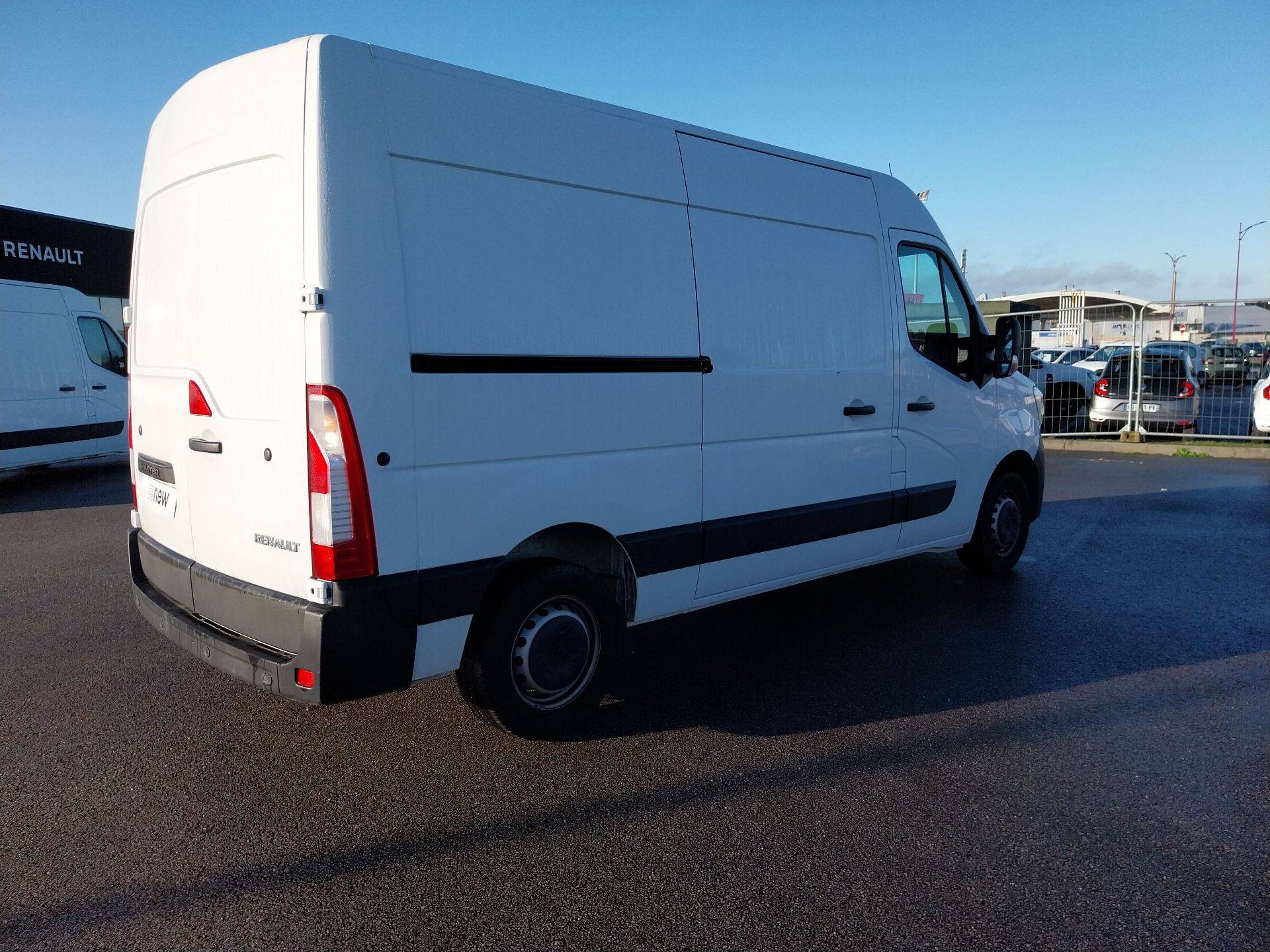 Vente en ligne Renault Master Fourgon MASTER FGN TRAC F3500 L2H2 BLUE DCI 135 au prix de 24 690 €