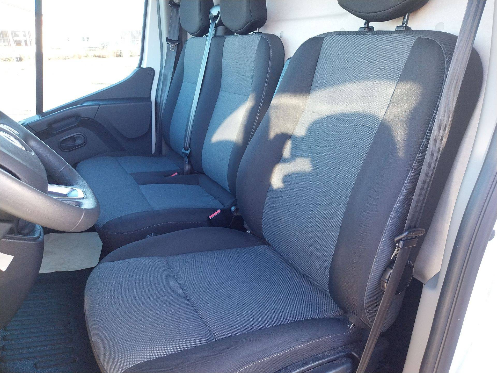 Vente en ligne Renault Master Fourgon MASTER FGN TRAC F3500 L2H2 BLUE DCI 135 au prix de 24 690 €