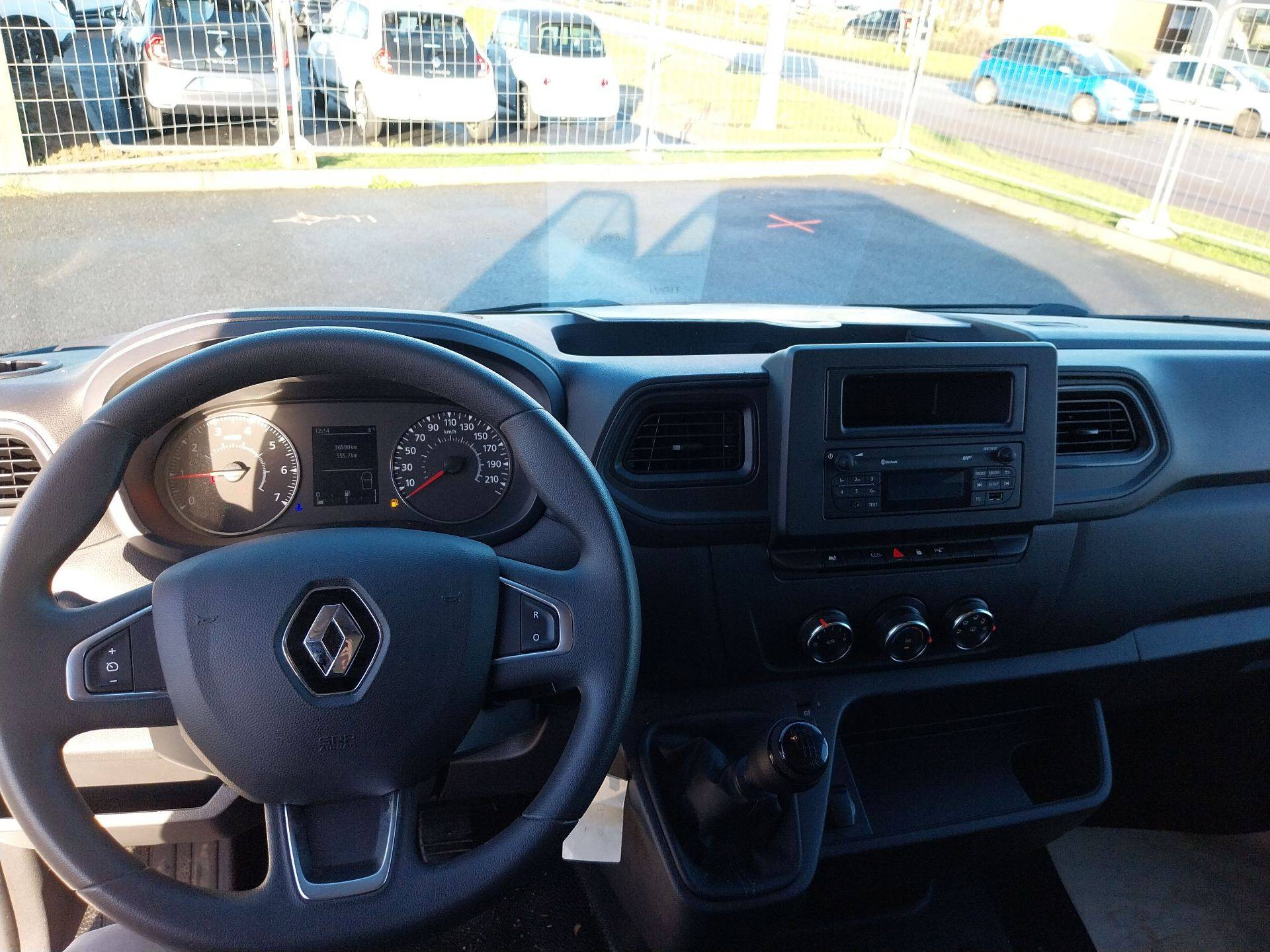 Vente en ligne Renault Master Fourgon MASTER FGN TRAC F3500 L2H2 BLUE DCI 135 au prix de 24 690 €