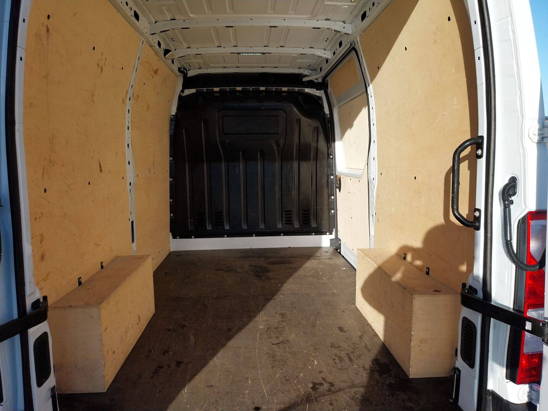 Vente en ligne Renault Master Fourgon MASTER FGN TRAC F3500 L2H2 BLUE DCI 135 au prix de 24 690 €