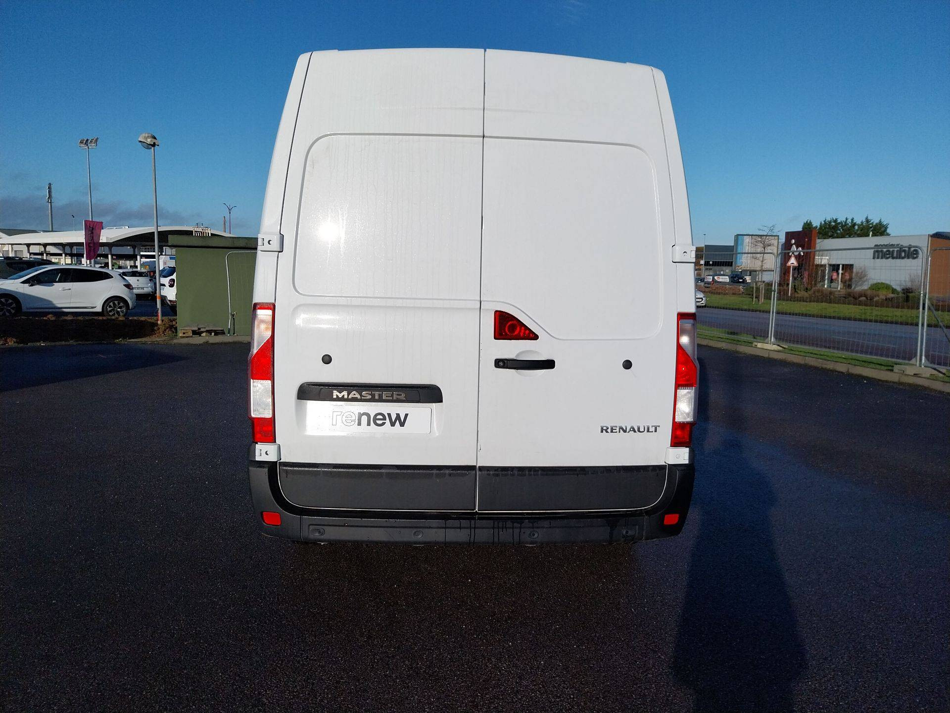 Vente en ligne Renault Master Fourgon MASTER FGN TRAC F3500 L2H2 BLUE DCI 135 au prix de 24 690 €