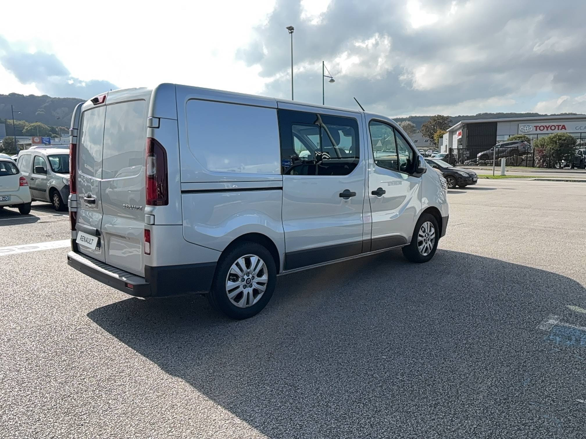 Vente en ligne Renault Trafic Cabine Approfondie TRAFIC CA L1H1 3T BLUE DCI 150 AUTO au prix de 35 900 €