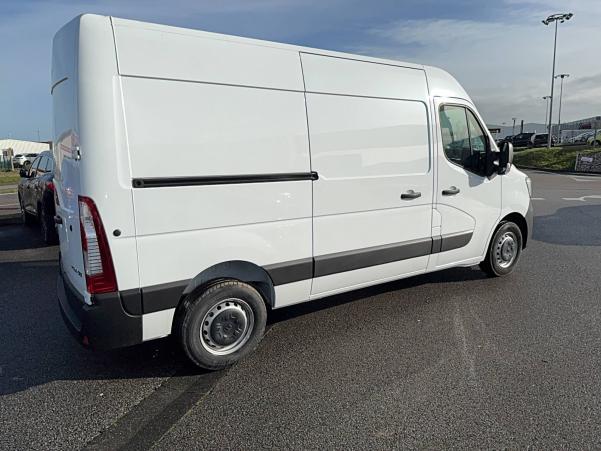 Vente en ligne Renault Master 3 Fourgon MASTER FGN TRAC F3300 L2H2 BLUE DCI 135 au prix de 27 990 €