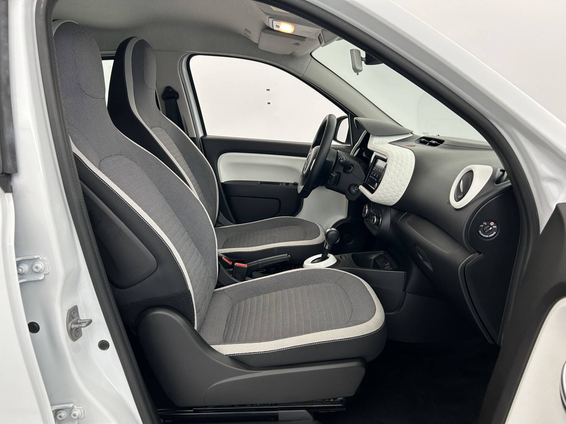 Vente en ligne Renault Twingo Electrique Twingo III E-Tech au prix de 10 990 €