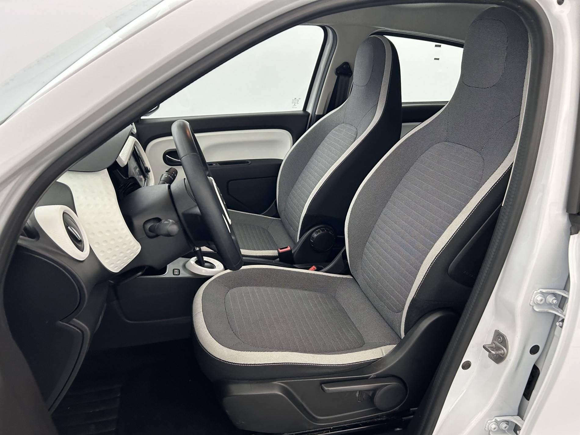 Vente en ligne Renault Twingo Electrique Twingo III E-Tech au prix de 10 990 €