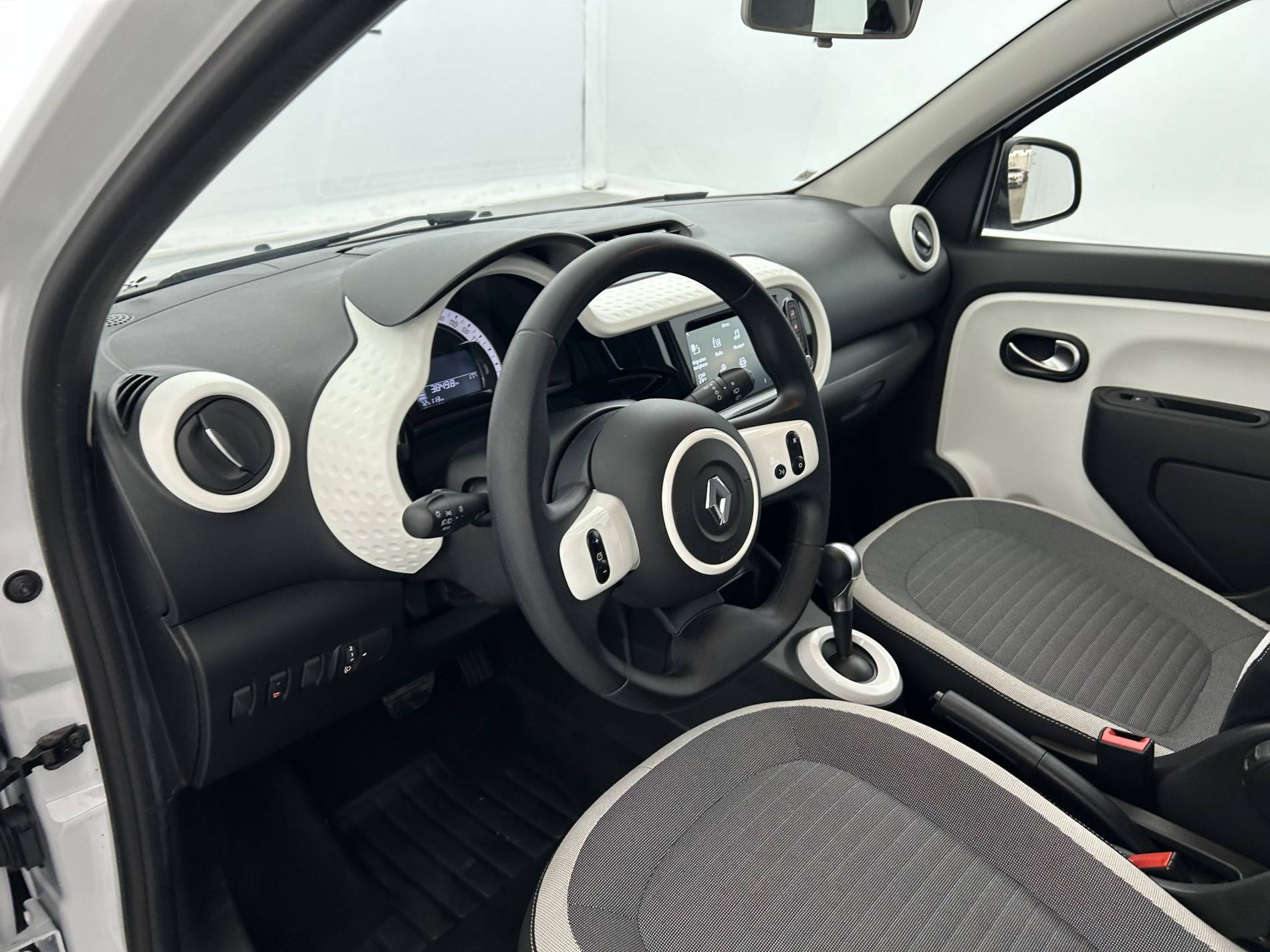 Vente en ligne Renault Twingo Electrique Twingo III E-Tech au prix de 10 990 €