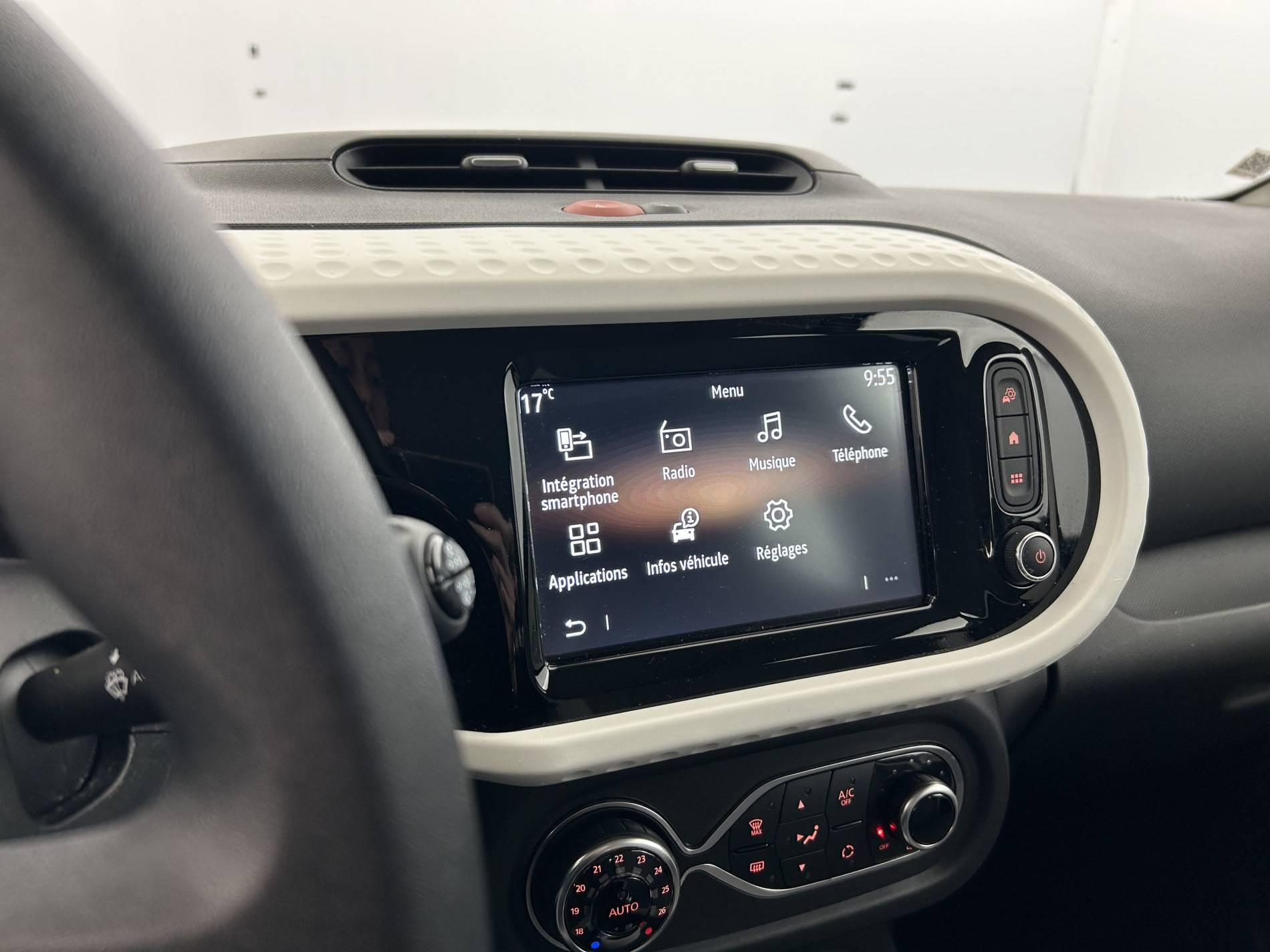 Vente en ligne Renault Twingo Electrique Twingo III E-Tech au prix de 10 990 €