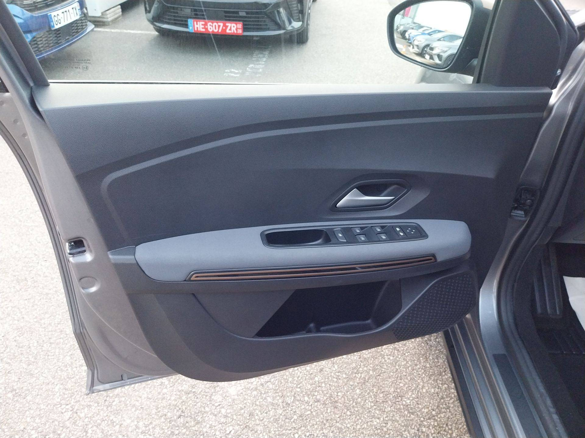 Vente en ligne Dacia Jogger  Hybrid 140 5 places GSR2 au prix de 24 990 €