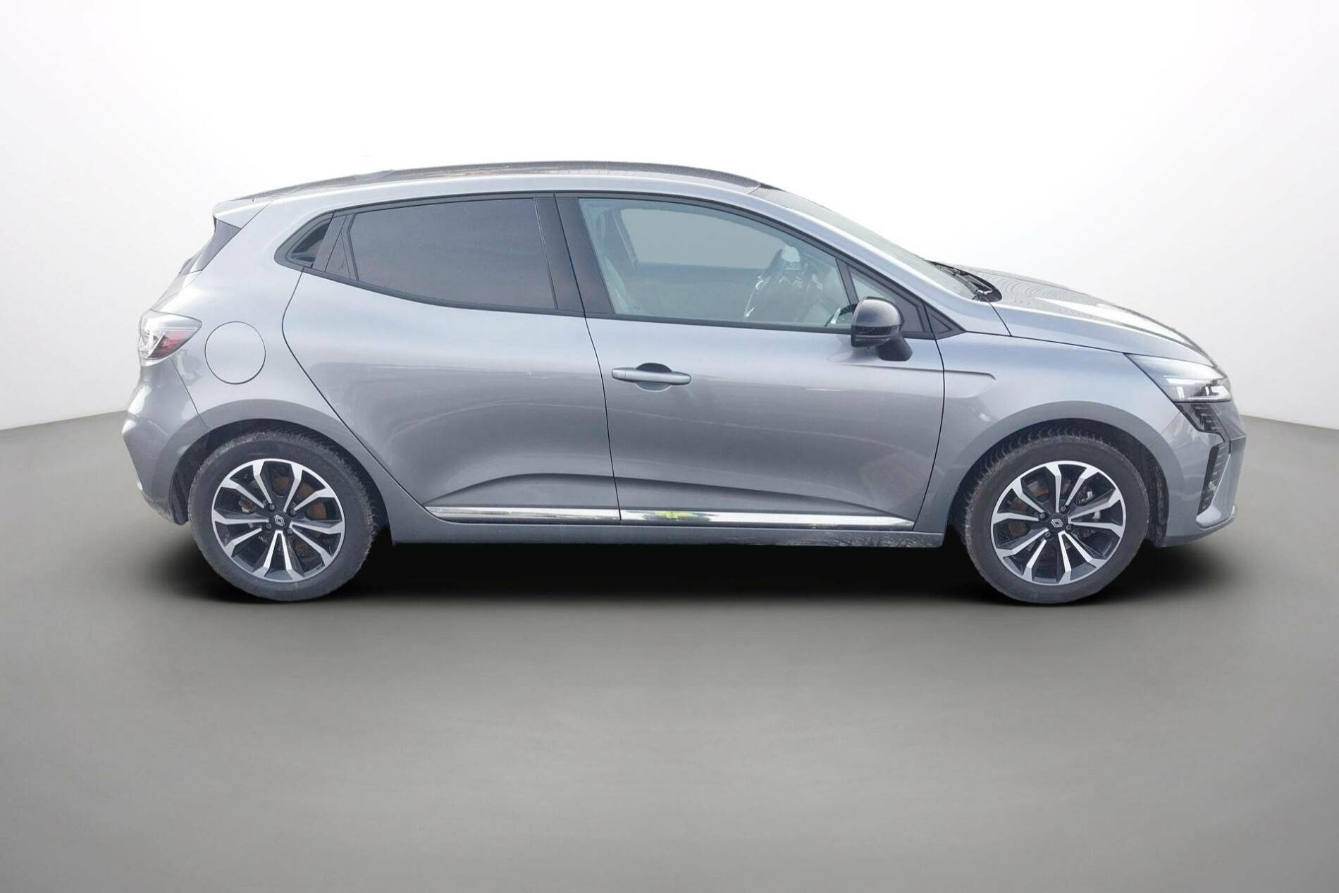 Vente en ligne Renault Clio 5 Clio E-Tech full hybrid 145 au prix de 17 690 €