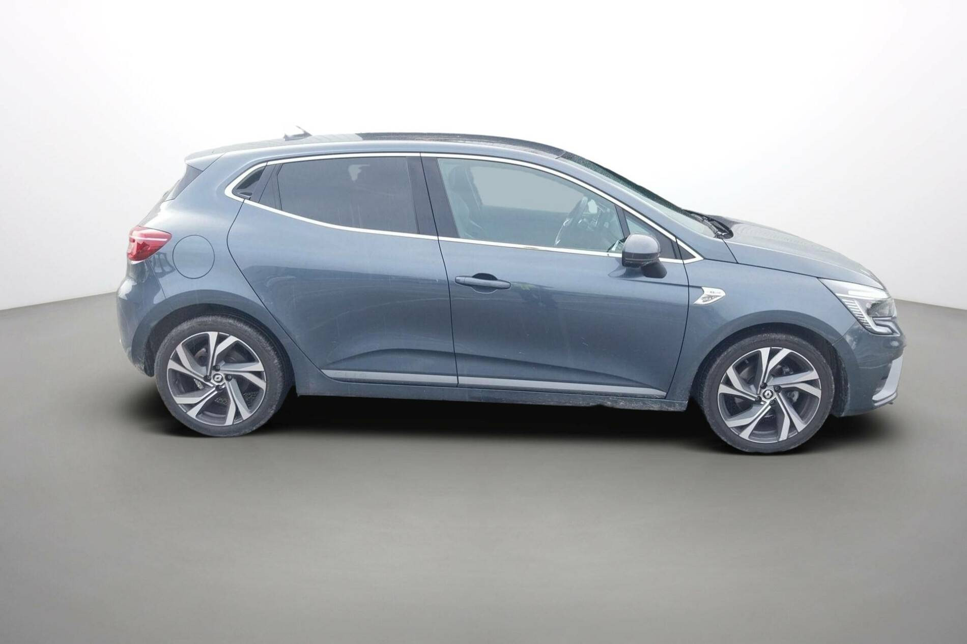 Vente en ligne Renault Clio 5 Clio TCe 140 - 21N au prix de 17 590 €