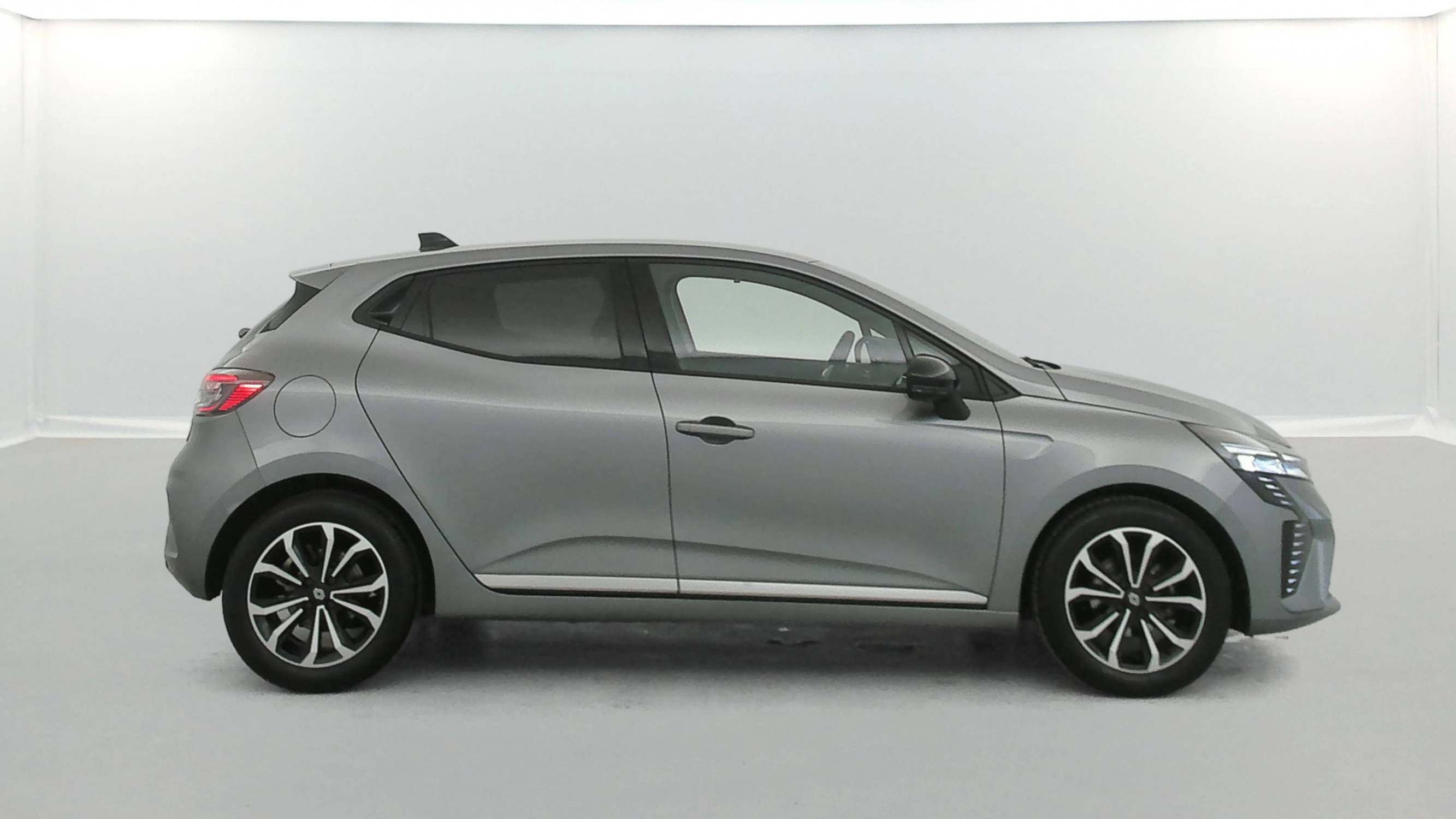 Vente en ligne Renault Clio 5 Clio Eco-G 100 ch GSR2 au prix de 17 990 €