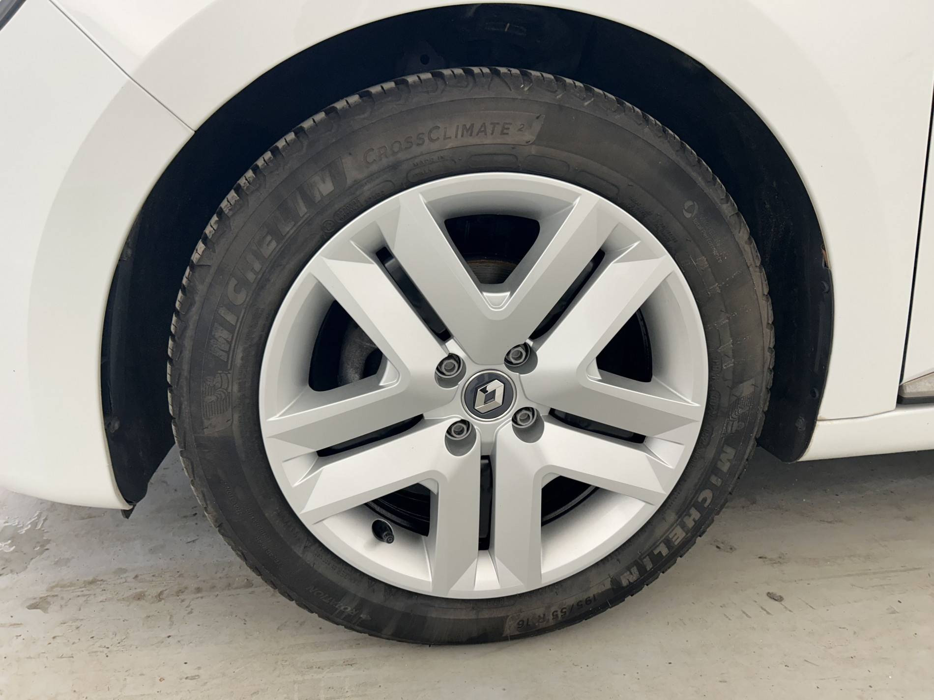 Vente en ligne Renault Clio 5 Clio TCe 100 GPL au prix de 12 990 €