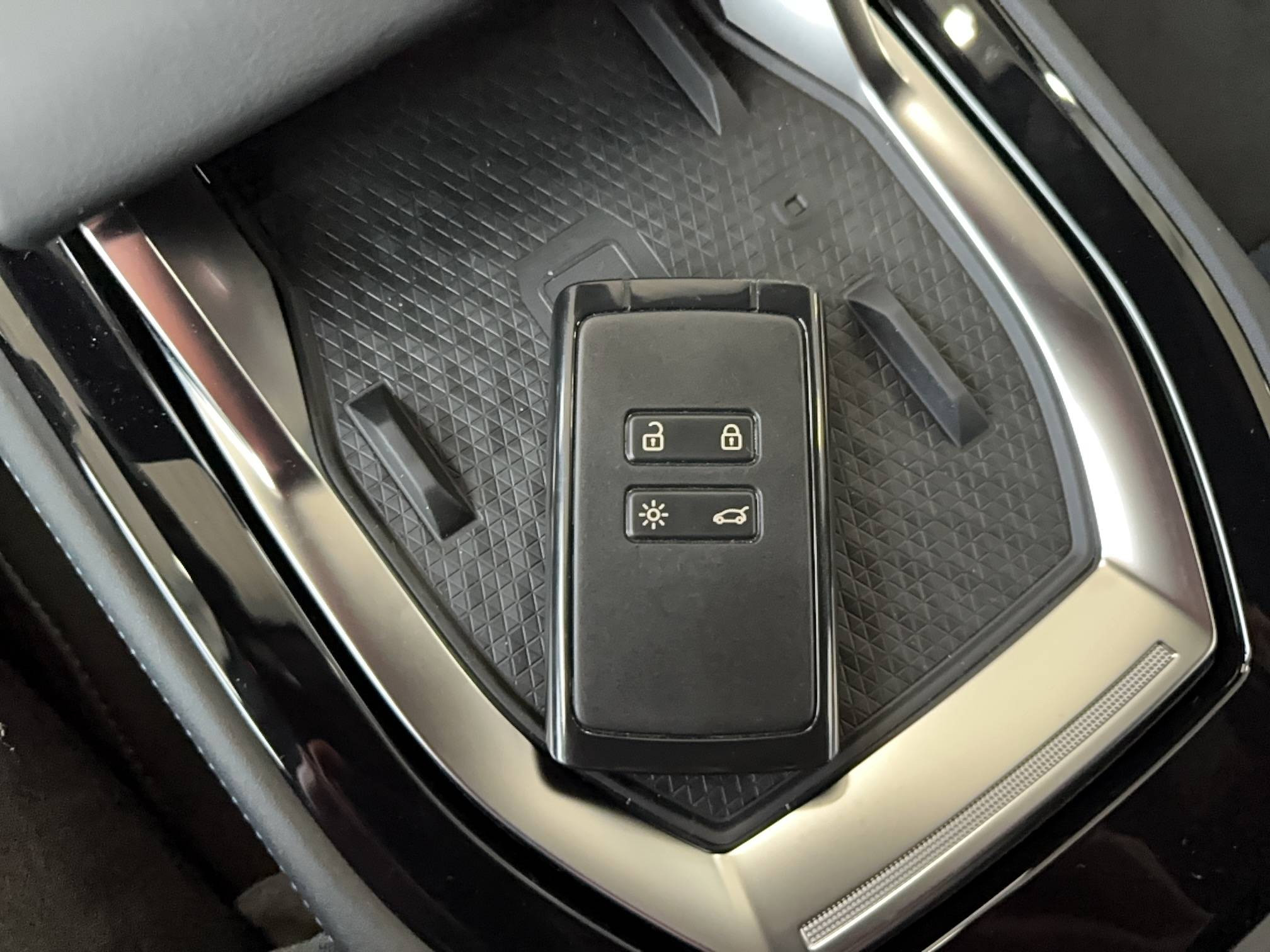 Vente en ligne Renault Rafale  hyper hybrid E-Tech 300ch 4x4 au prix de 52 900 €