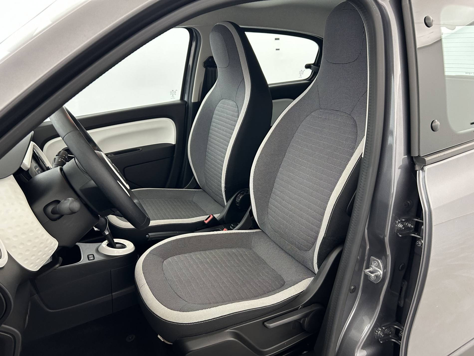 Vente en ligne Renault Twingo Electrique Twingo III E-Tech au prix de 11 490 €