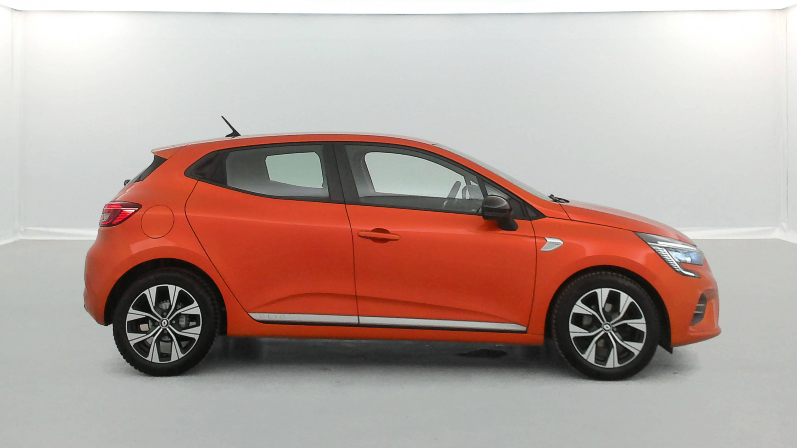 Vente en ligne Renault Clio 5 Clio TCe 100 GPL - 21 au prix de 13 790 €