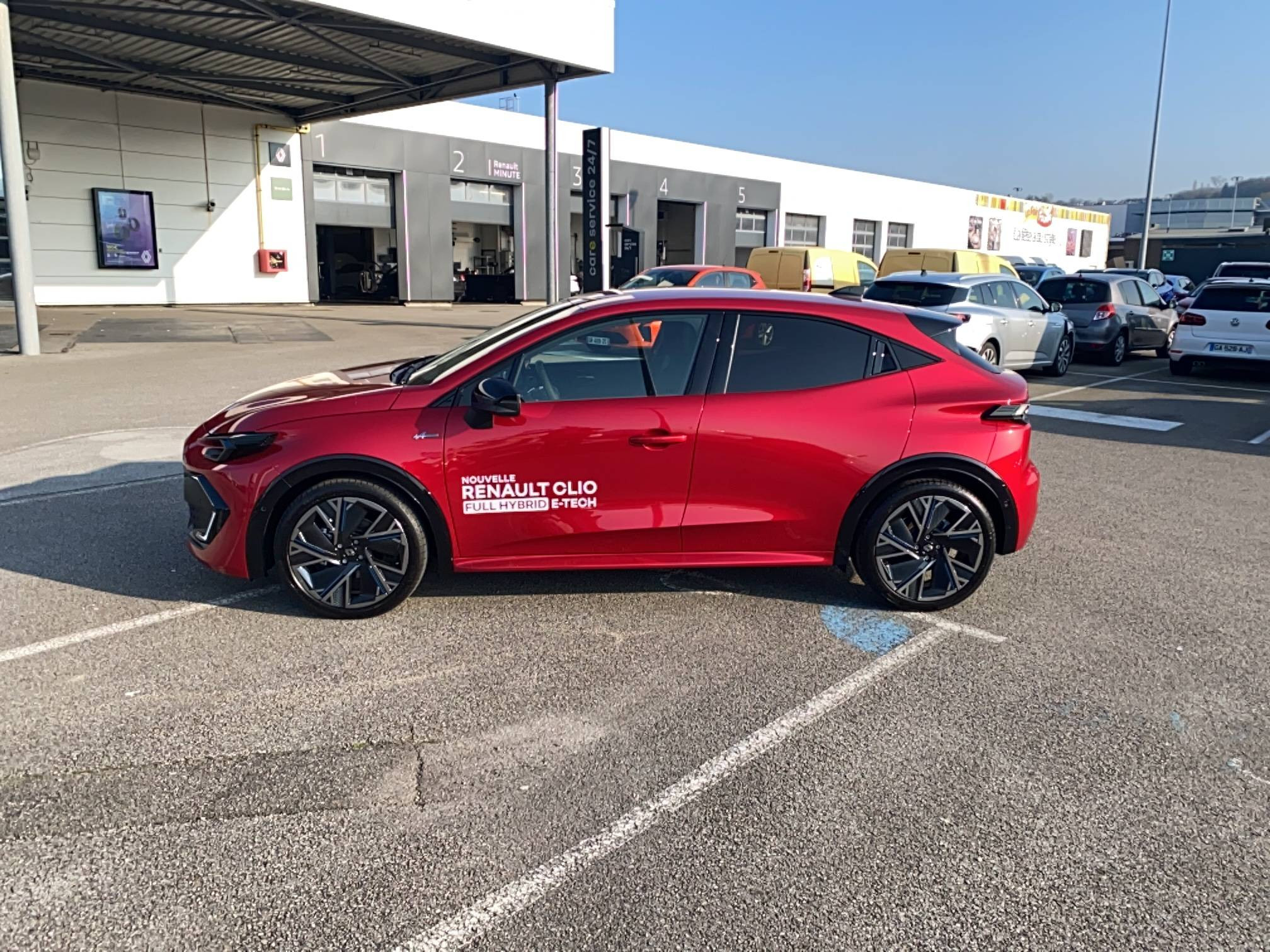 Vente en ligne Renault Clio 6 Clio E-Tech full hybrid 160 ch au prix de 27 900 €