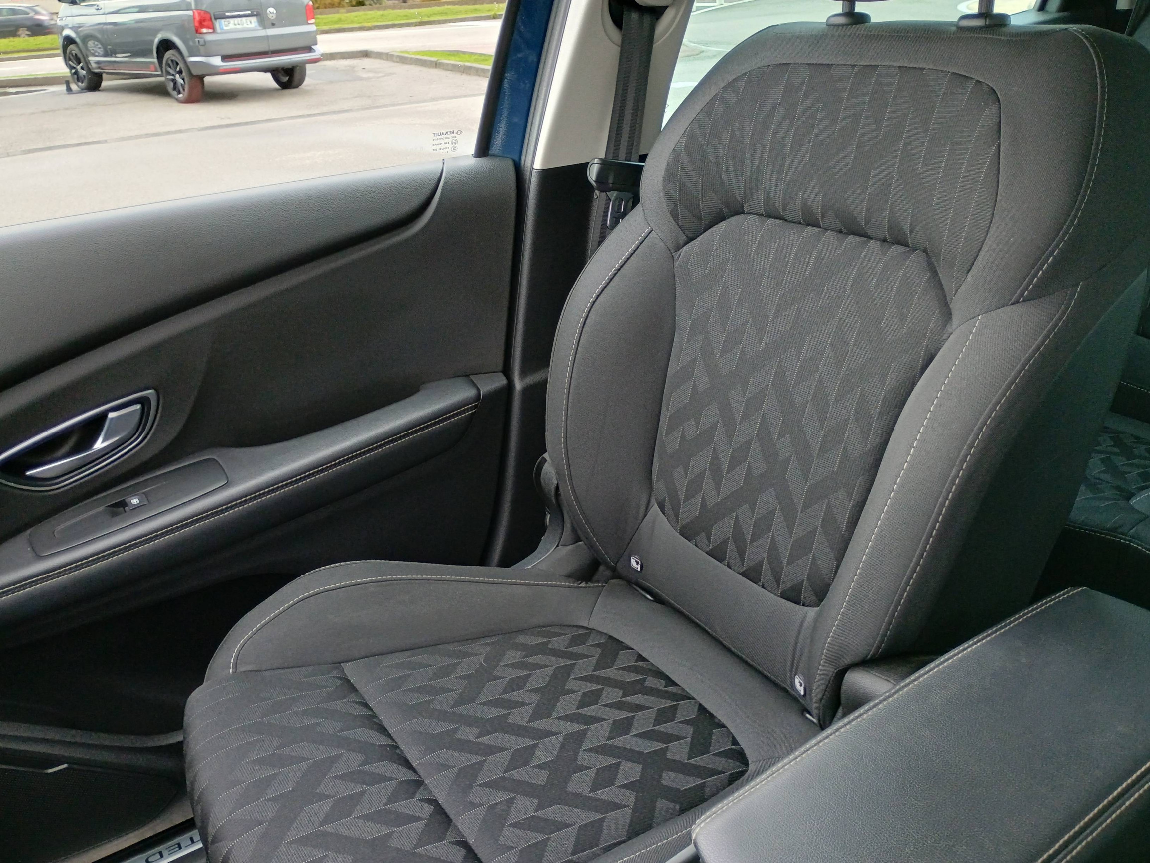 Vente en ligne Renault Scenic 4 Scenic Blue dCi 120 au prix de 14 790 €