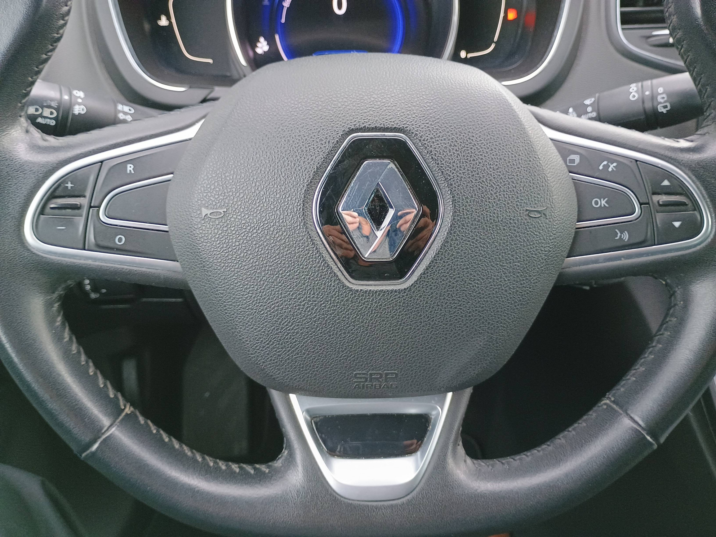 Vente en ligne Renault Scenic 4 Scenic Blue dCi 120 au prix de 14 790 €