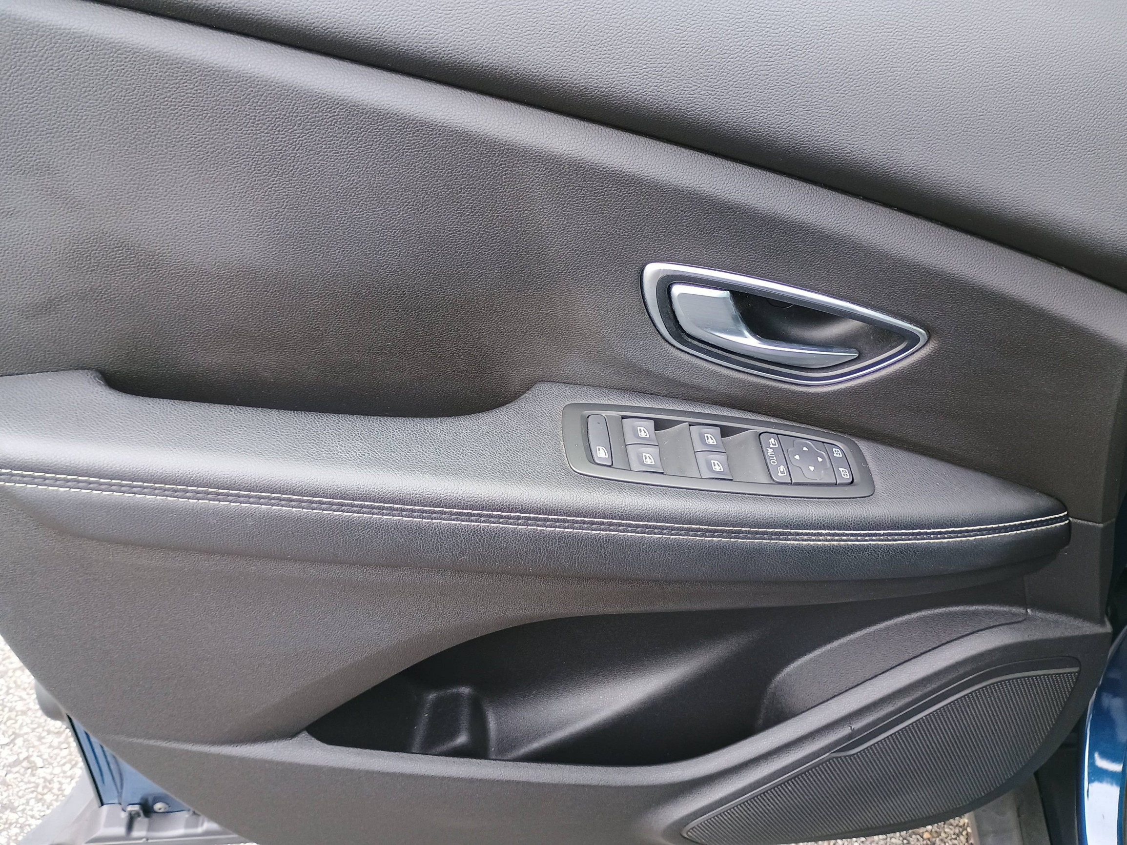 Vente en ligne Renault Scenic 4 Scenic Blue dCi 120 au prix de 14 790 €