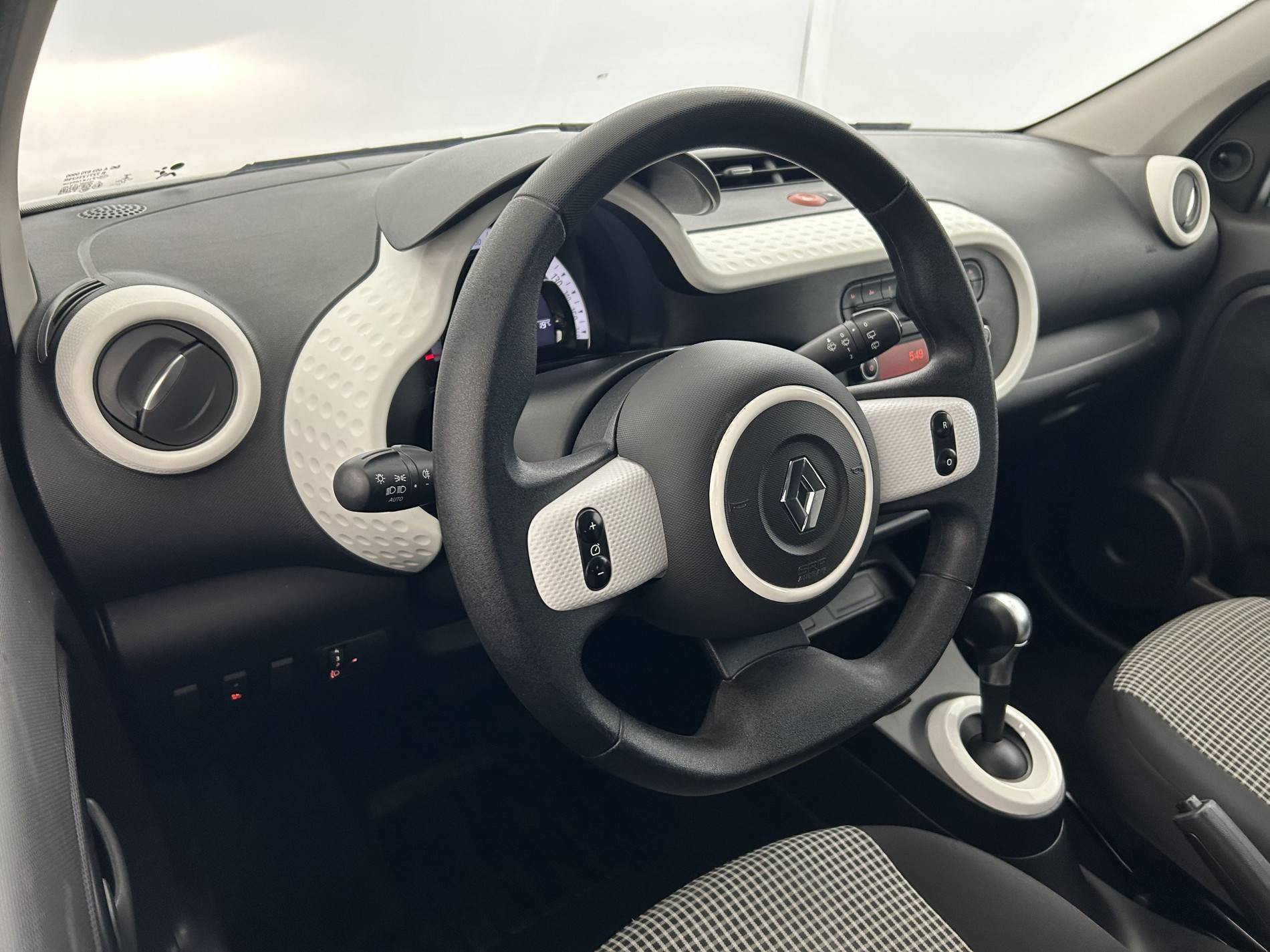 Vente en ligne Renault Twingo Electrique Twingo III E-Tech au prix de 10 490 €