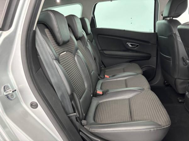 Vente en ligne Renault Grand Scenic 4 Grand Scenic Blue dCi 120 au prix de 19 690 €