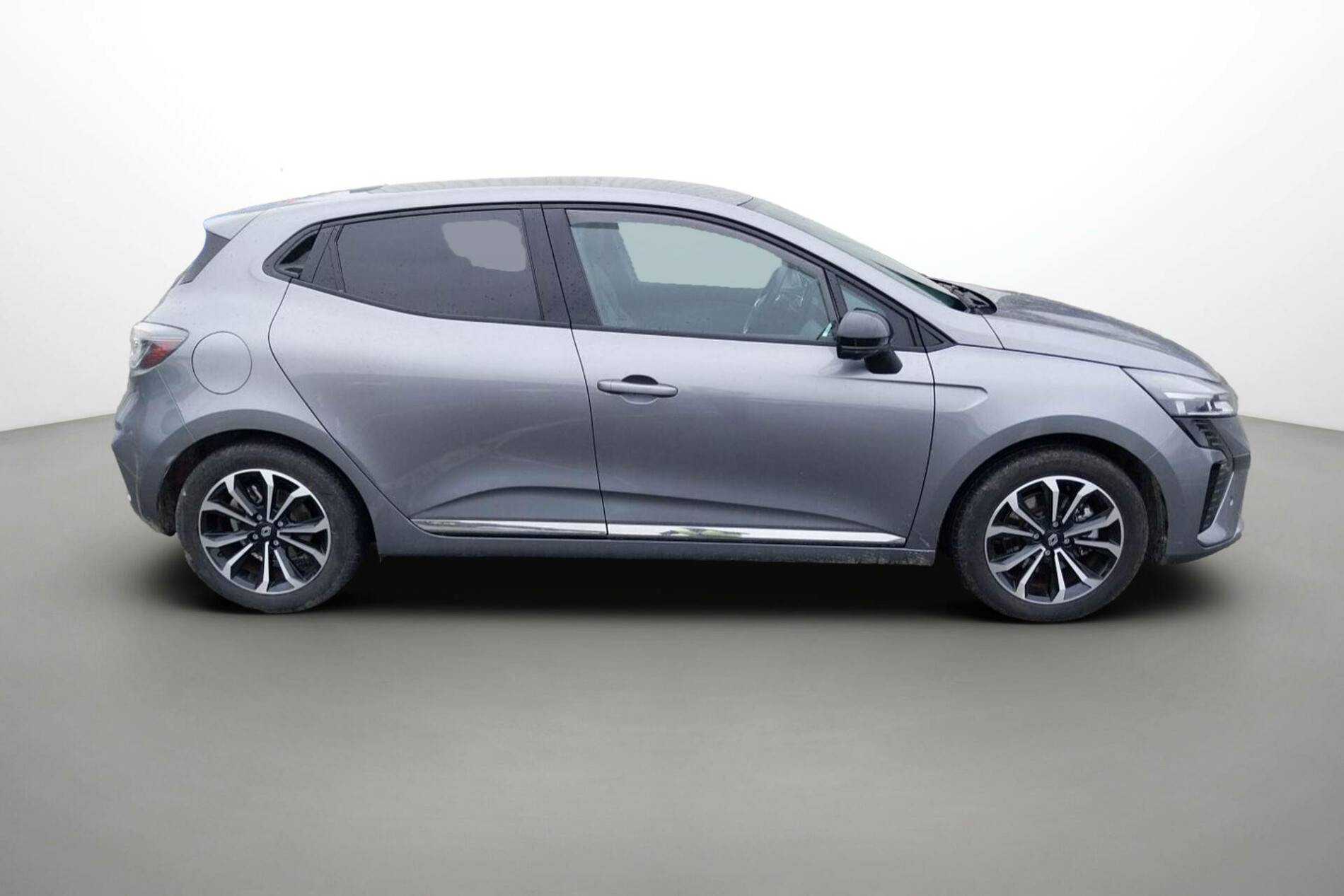 Vente en ligne Renault Clio 5 Clio E-Tech full hybrid 145 au prix de 19 690 €