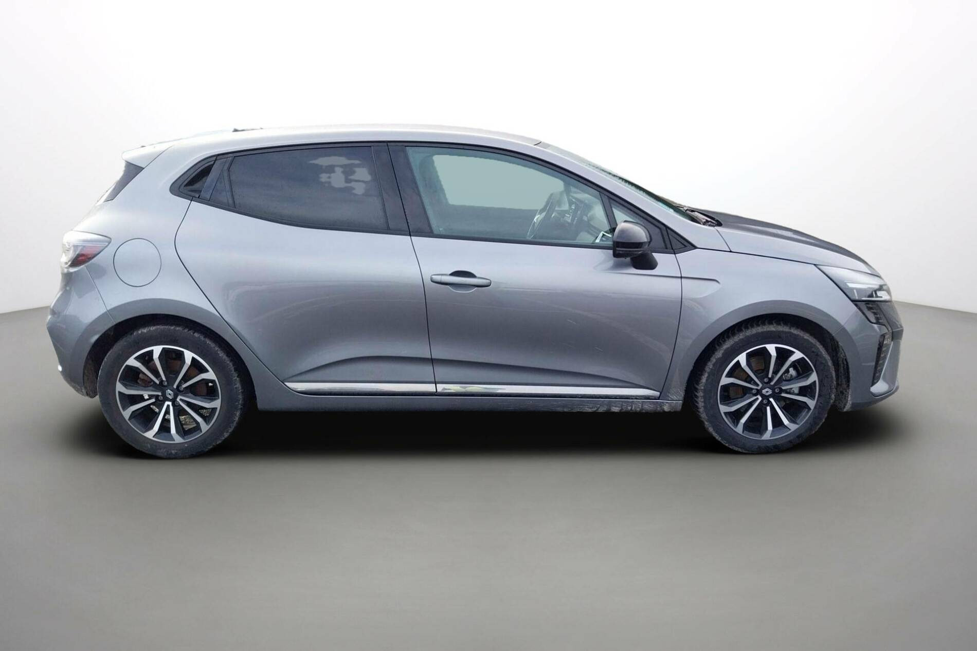 Vente en ligne Renault Clio 5 Clio E-Tech full hybrid 145 au prix de 19 990 €