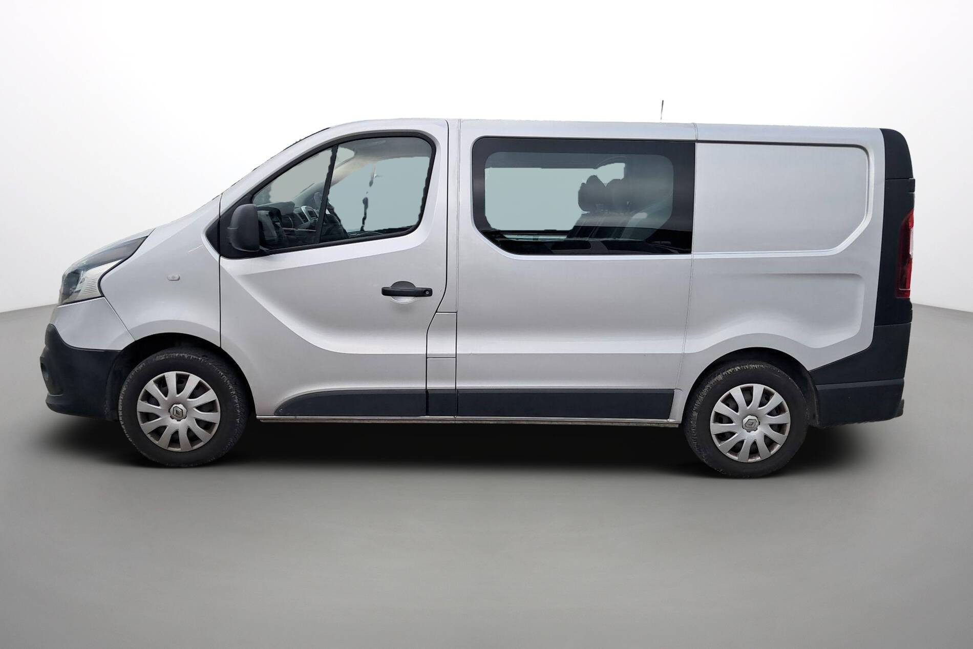 Vente en ligne Renault Trafic Cabine Approfondie TRAFIC CA L1H1 1000 KG DCI 120 E6 au prix de 19 490 €