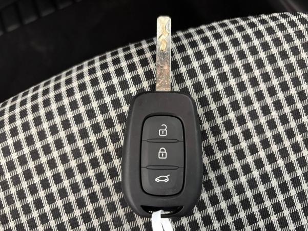 Vente en ligne Renault Twingo 3  SCe 65 - 21 au prix de 10 490 €