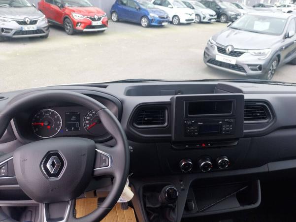 Vente en ligne Renault Master 3 Fourgon MASTER FGN TRAC F3300 L2H2 BLUE DCI 135 au prix de 27 990 €