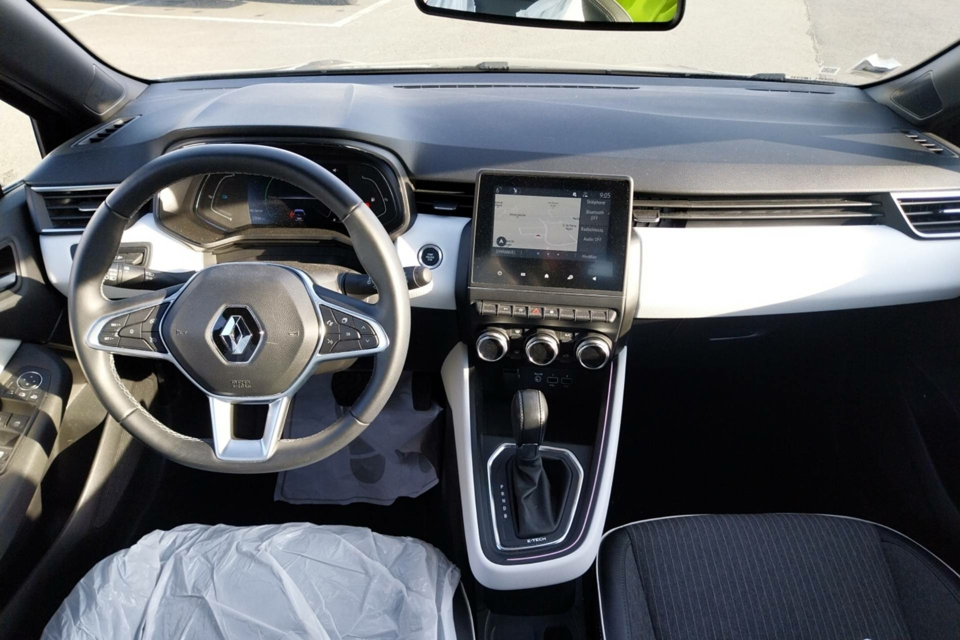 Vente en ligne Renault Clio 5 Clio E-Tech 140 - 21N au prix de 16 290 €