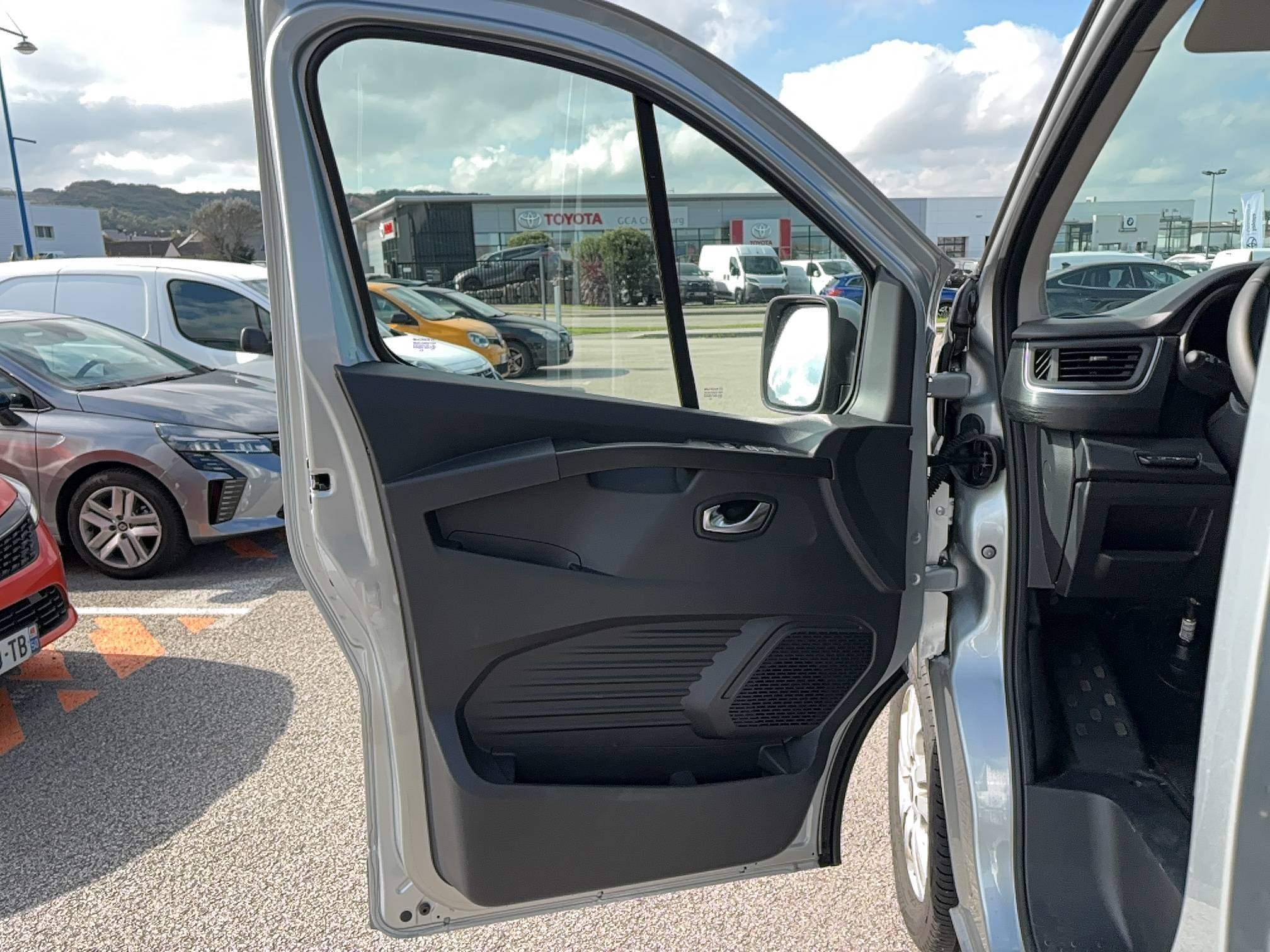 Vente en ligne Renault Trafic Cabine Approfondie TRAFIC CA L1H1 3T BLUE DCI 150 AUTO au prix de 35 900 €