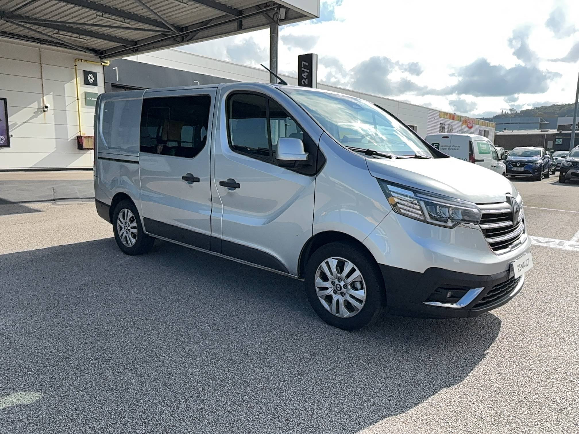 Vente en ligne Renault Trafic Cabine Approfondie TRAFIC CA L1H1 3T BLUE DCI 150 AUTO au prix de 35 900 €