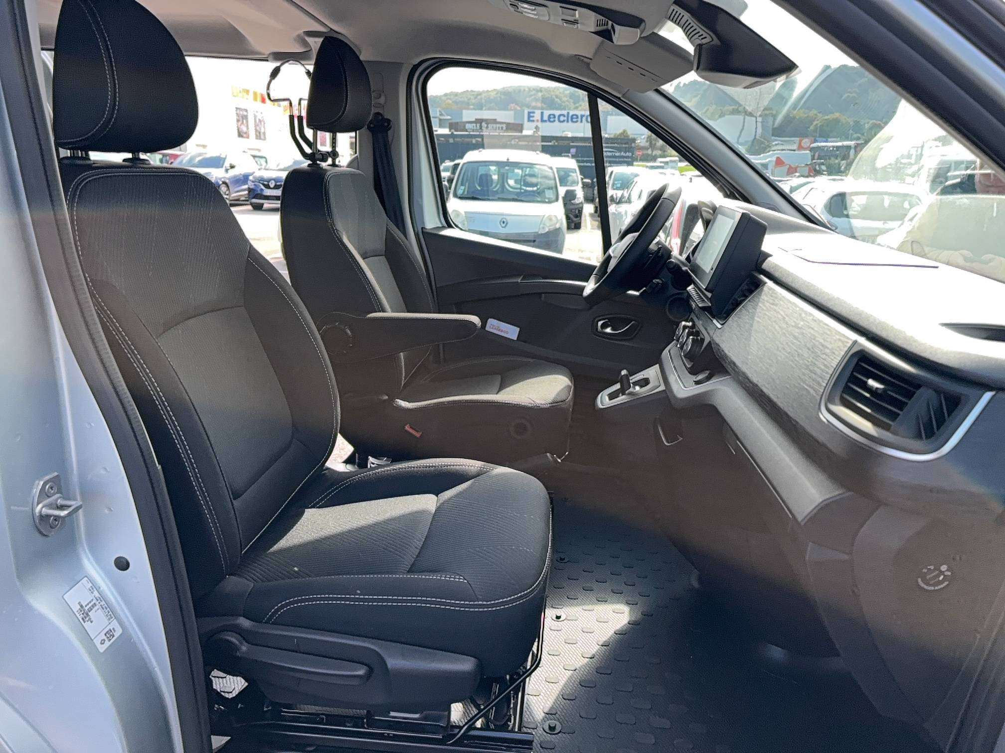 Vente en ligne Renault Trafic Cabine Approfondie TRAFIC CA L1H1 3T BLUE DCI 150 AUTO au prix de 35 900 €