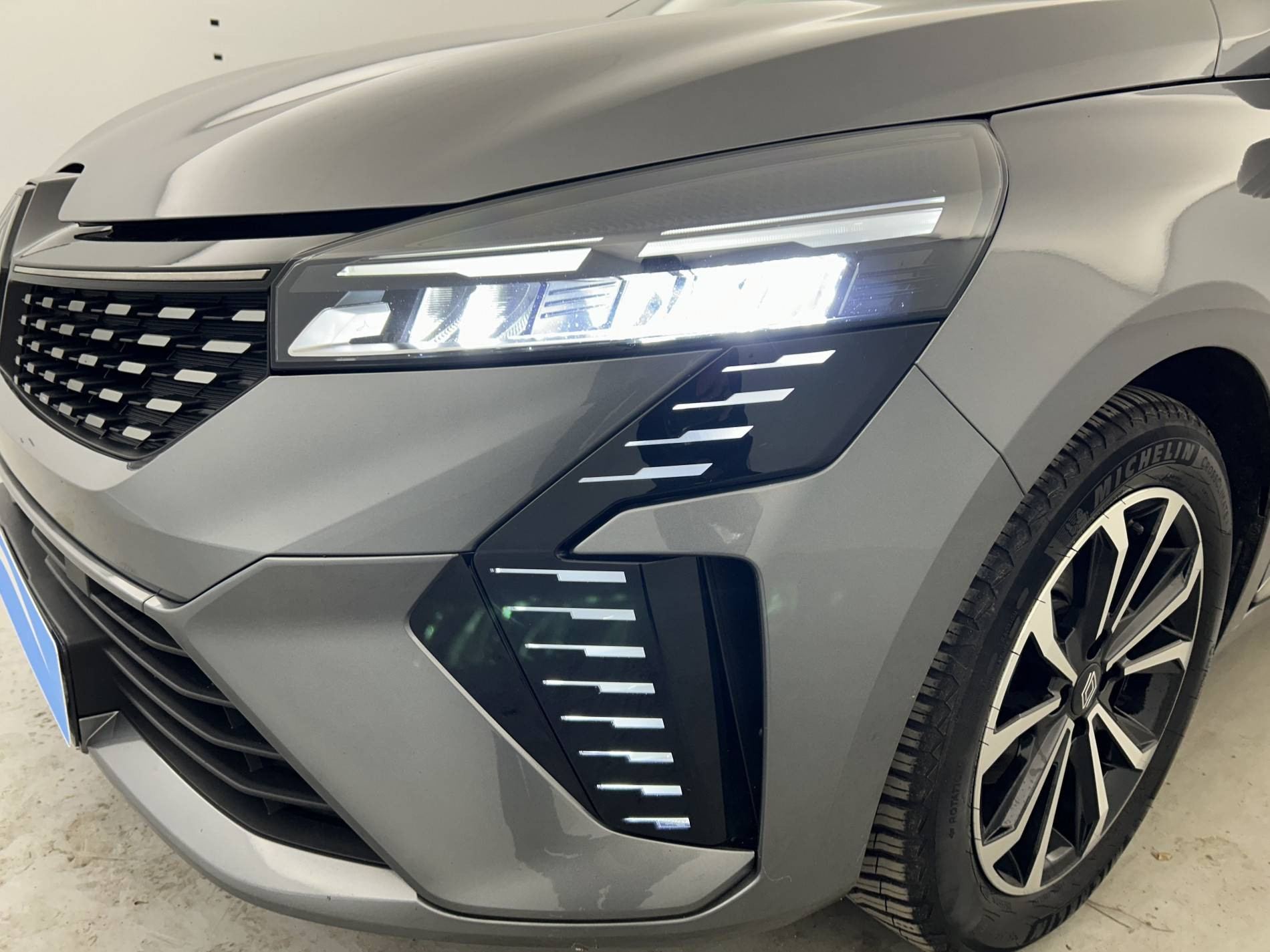 Vente en ligne Renault Clio 5 Clio E-Tech full hybrid 145 au prix de 19 790 €