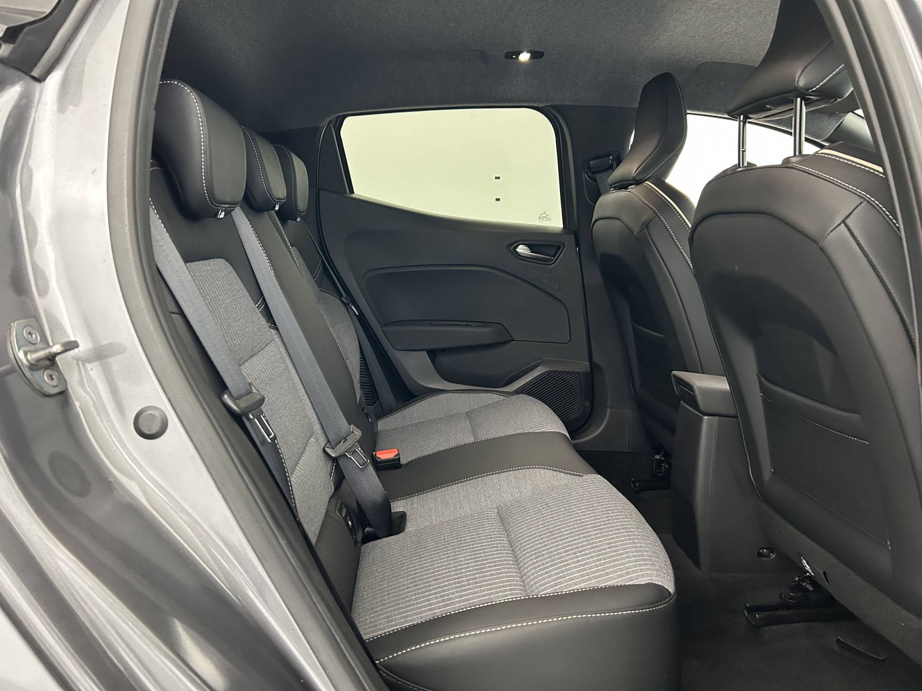 Vente en ligne Renault Clio 5 Clio E-Tech full hybrid 145 au prix de 19 790 €