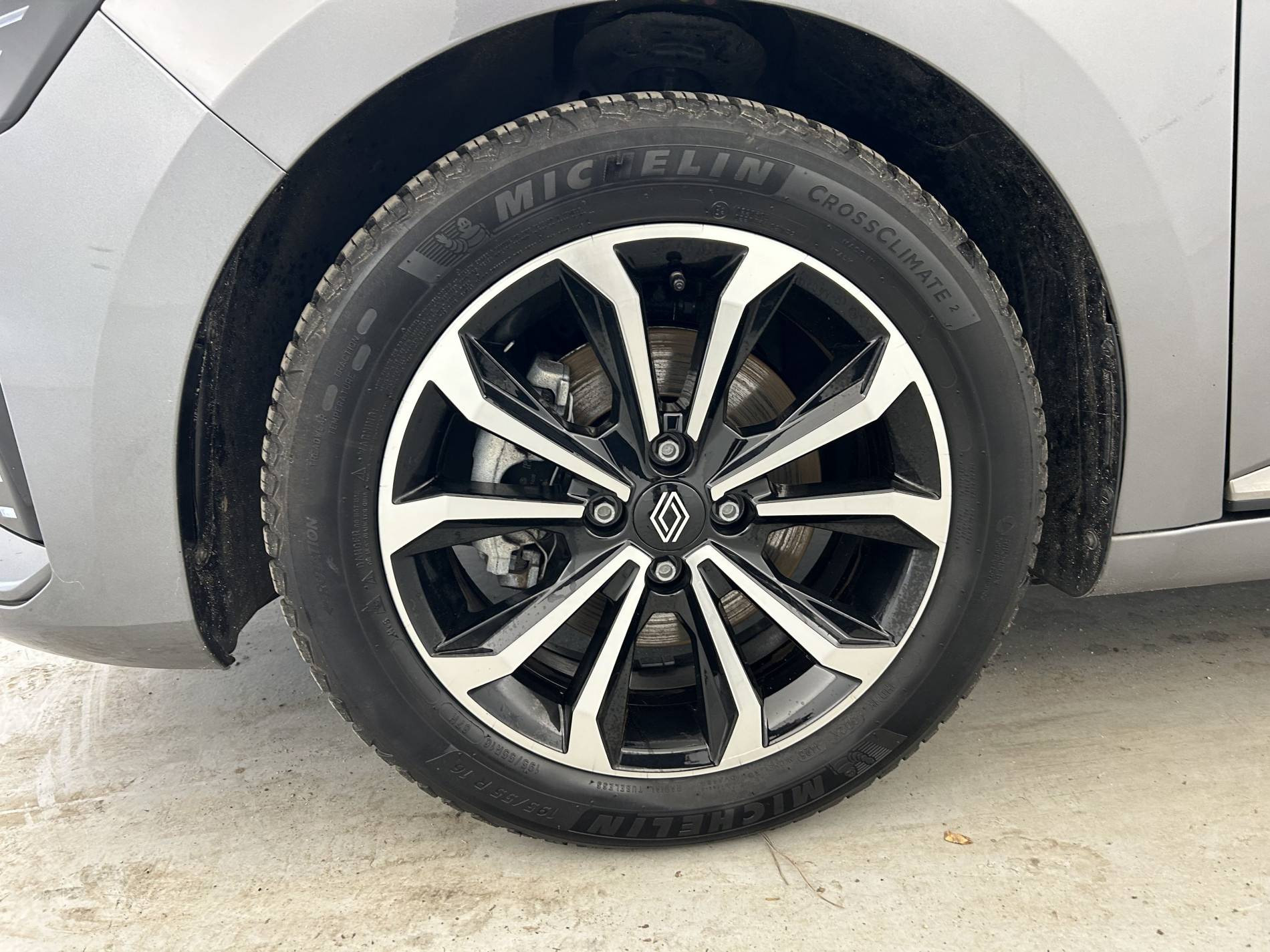 Vente en ligne Renault Clio 5 Clio E-Tech full hybrid 145 au prix de 19 790 €