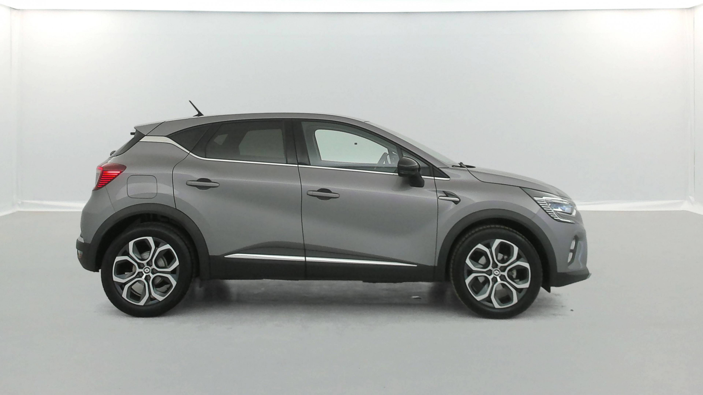 Vente en ligne Renault Captur  TCe 140 - 21 au prix de 17 990 €