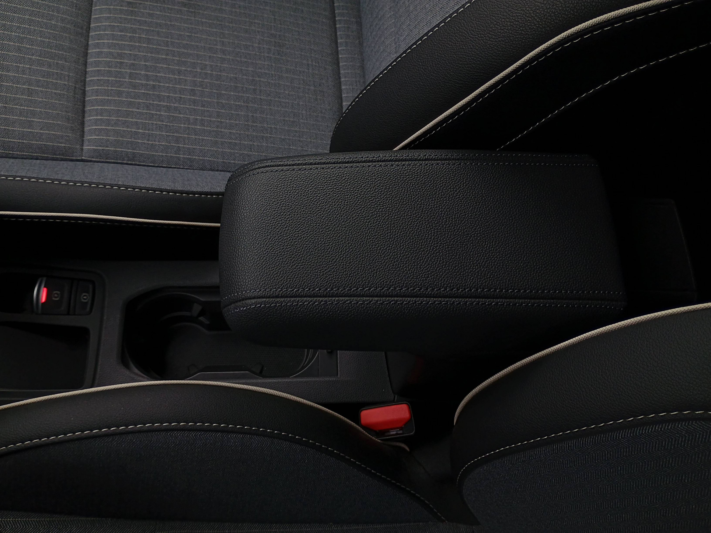 Vente en ligne Renault Clio 5 Clio Eco-G 100 ch GSR2 au prix de 19 990 €