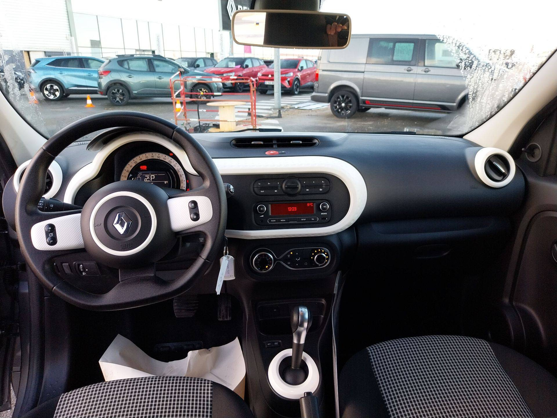 Vente en ligne Renault Twingo Electrique Twingo III E-Tech au prix de 12 990 €