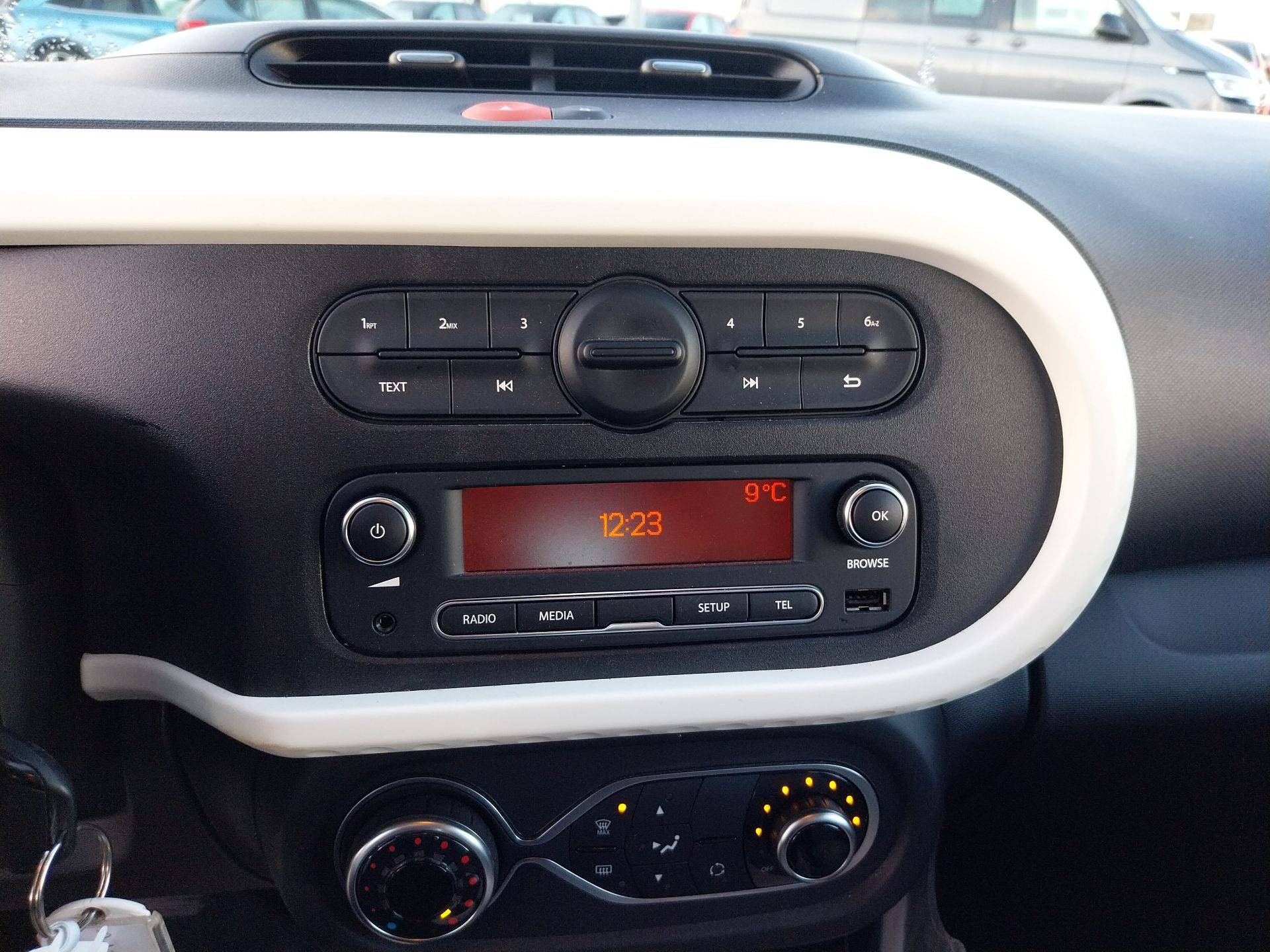 Vente en ligne Renault Twingo Electrique Twingo III E-Tech au prix de 12 990 €