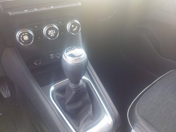 Vente en ligne Renault Captur  TCe 140 - 21 au prix de 18 990 €