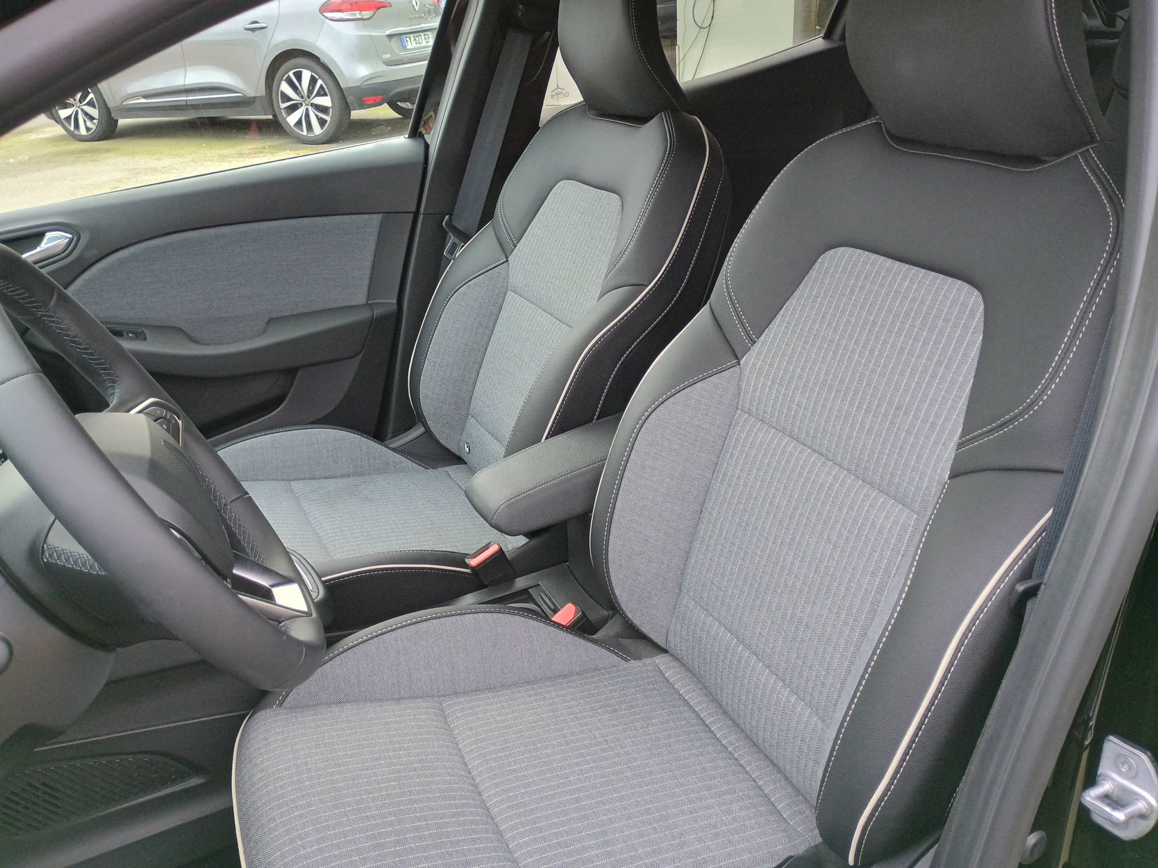 Vente en ligne Renault Clio 5 Clio Eco-G 100 ch GSR2 au prix de 19 990 €