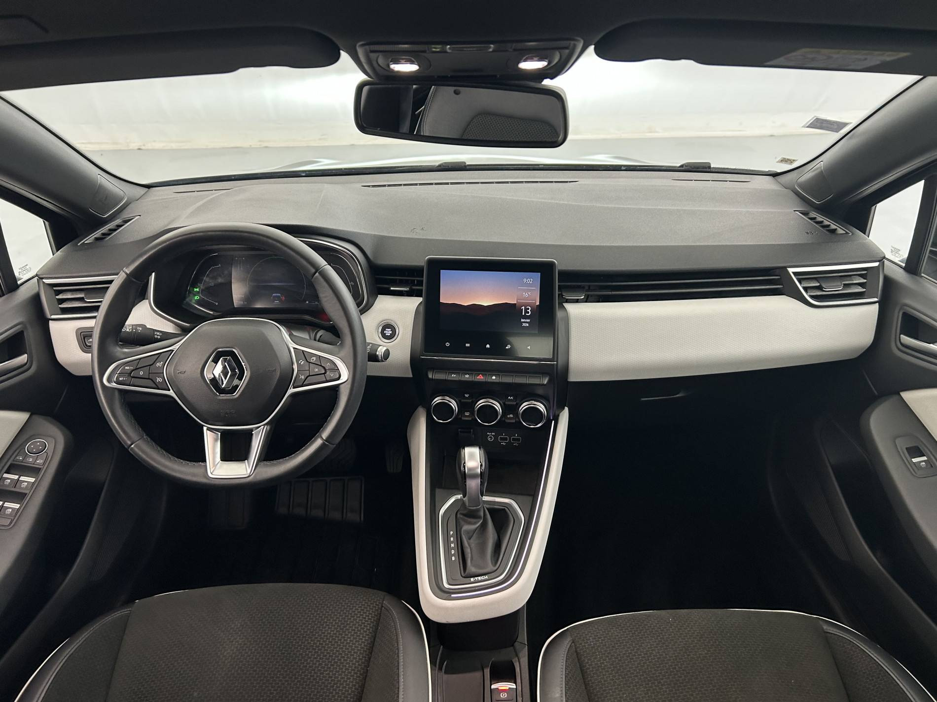 Vente en ligne Renault Clio 5 Clio E-Tech 140 au prix de 15 990 €