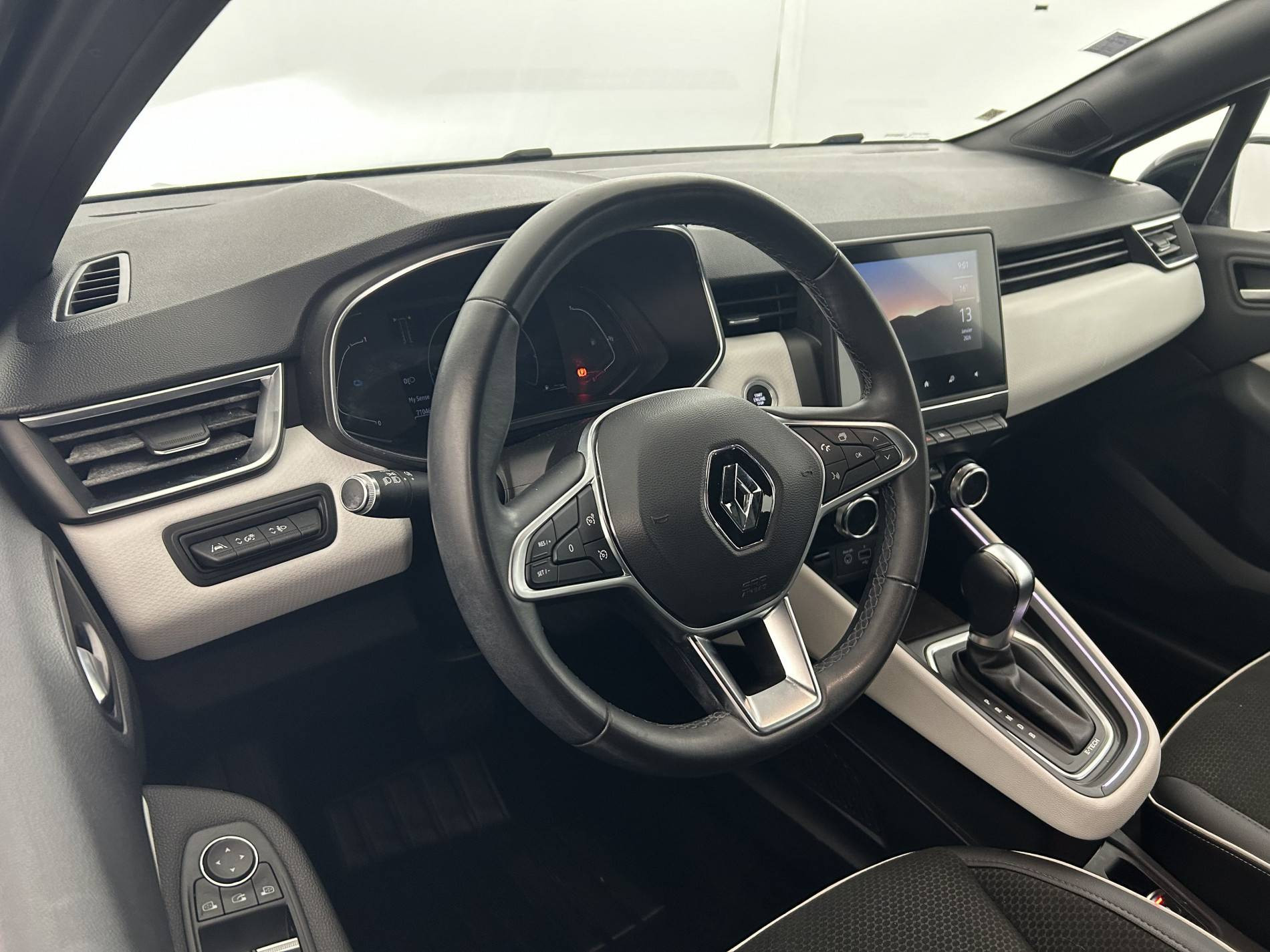 Vente en ligne Renault Clio 5 Clio E-Tech 140 au prix de 15 990 €